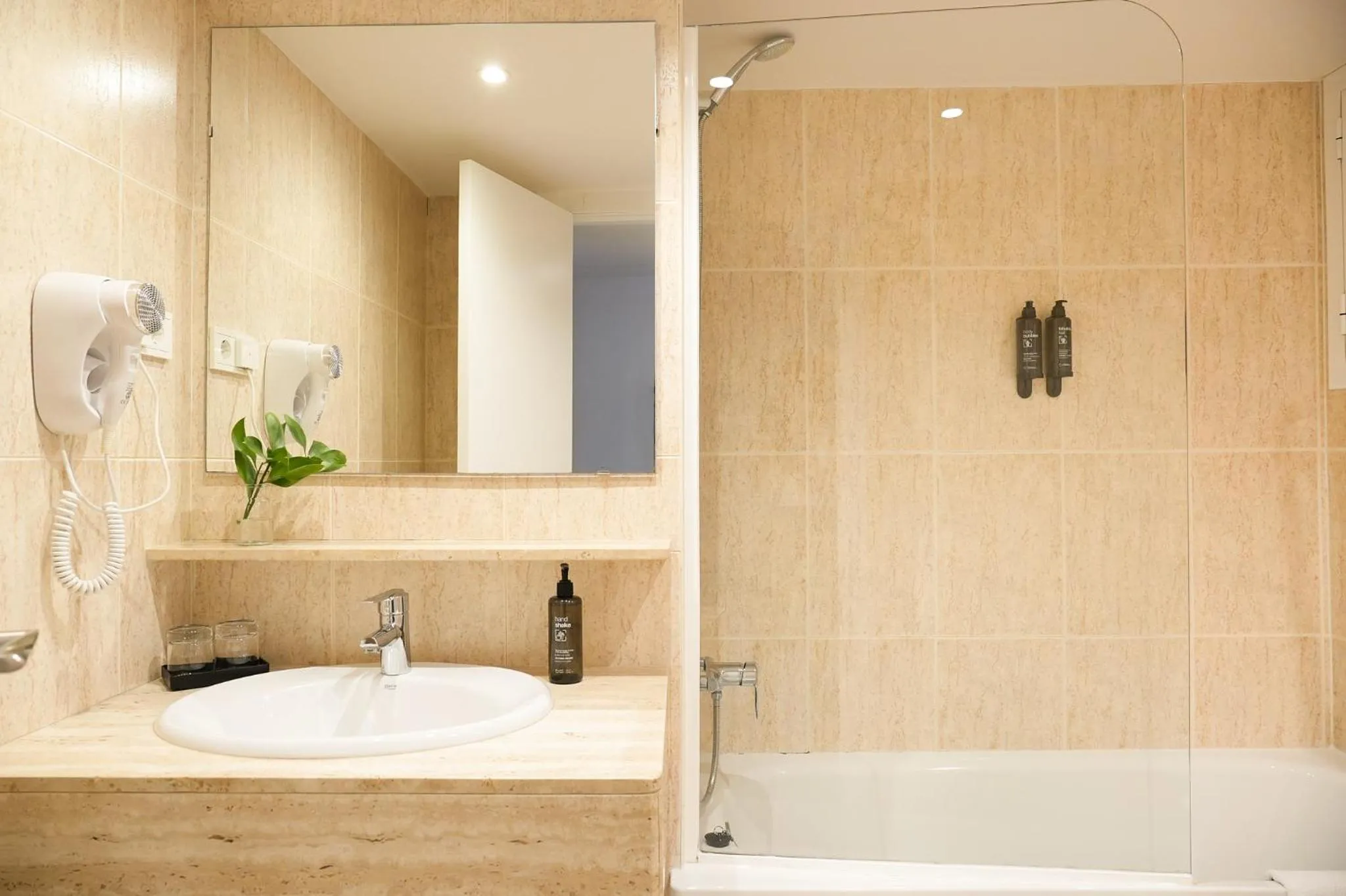 Bathroom in Arenas Atiram Hotel