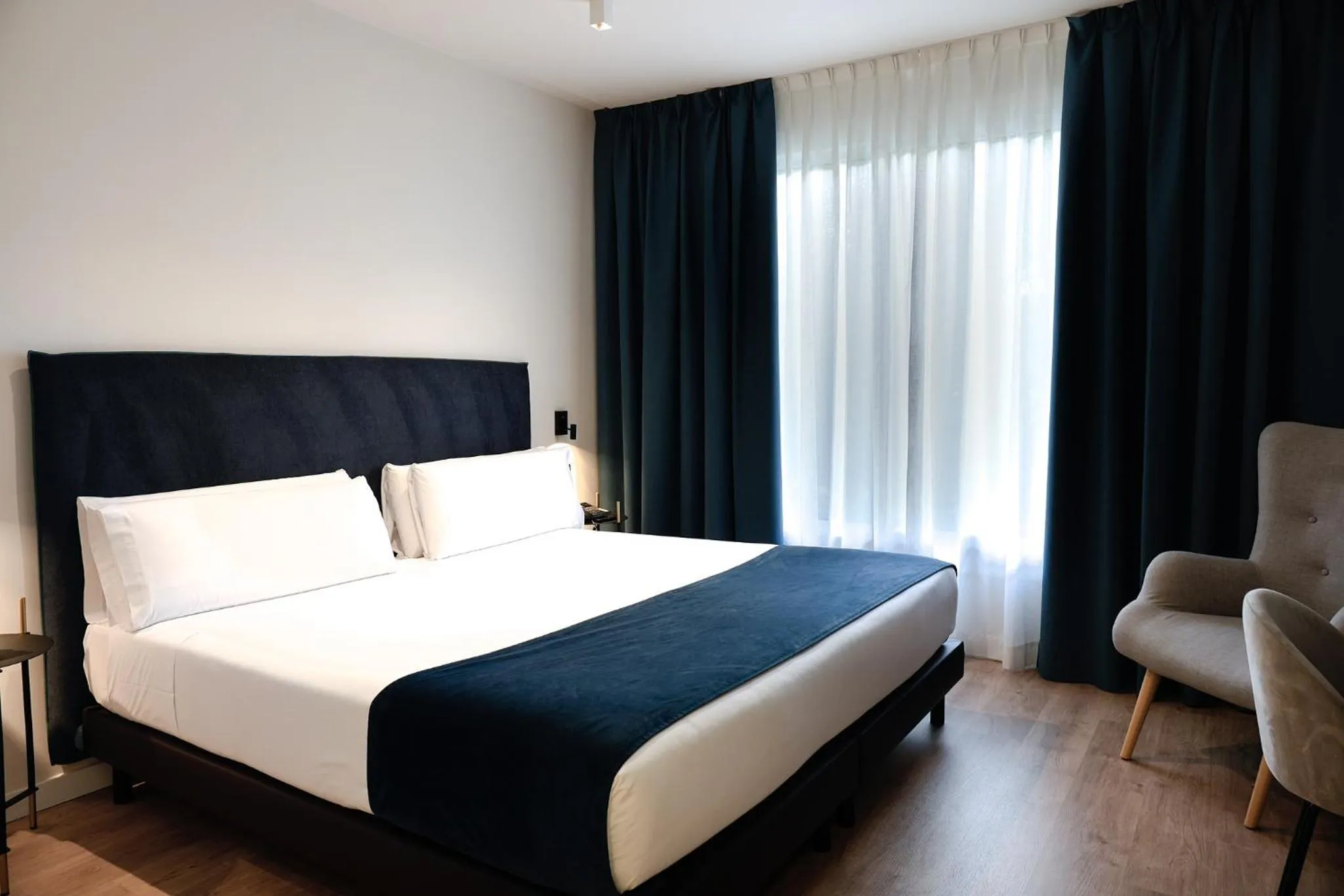 Photo of the whole room, Bed in Arenas Atiram Hotel