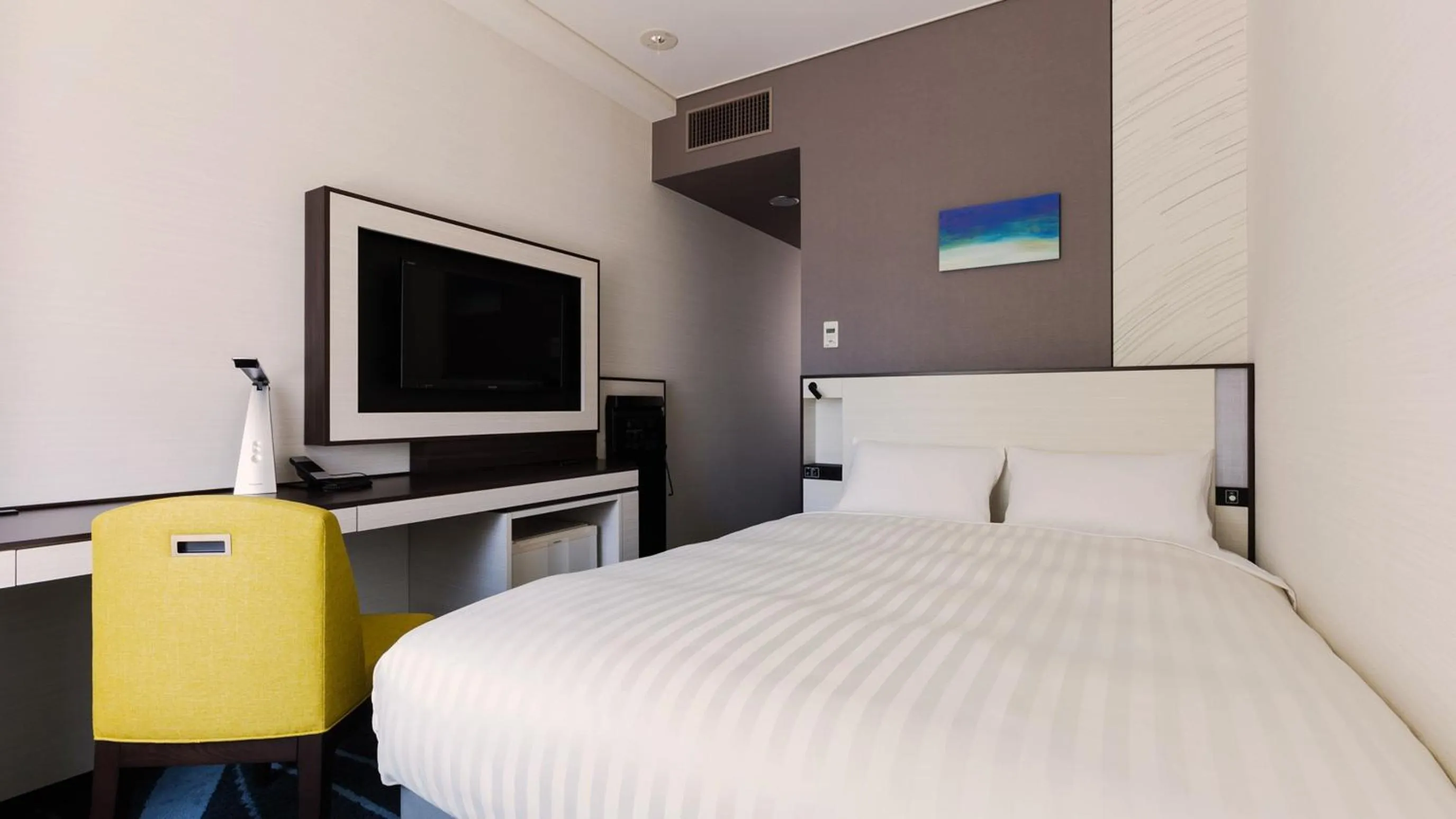 Bed in JR-East Hotel Mets Musashisakaii