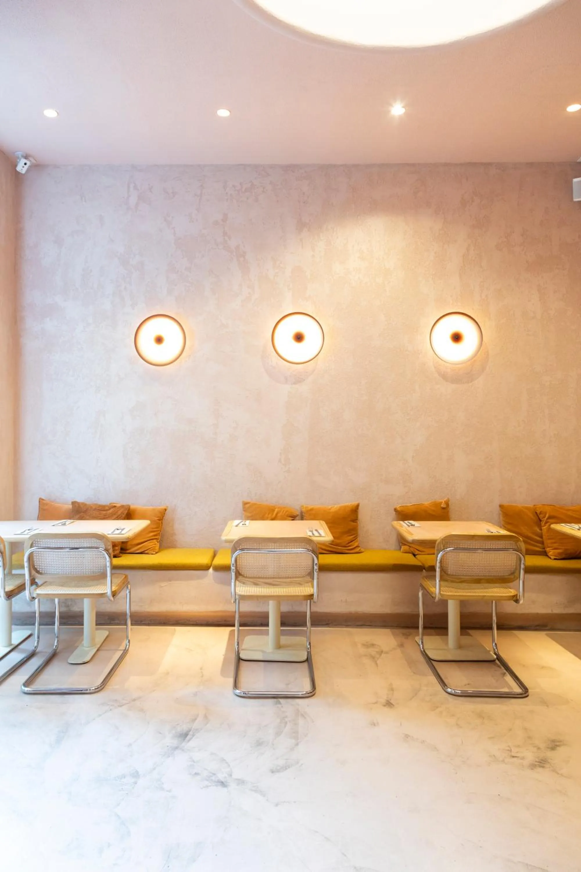 Restaurant/places to eat in Hotel Constanza