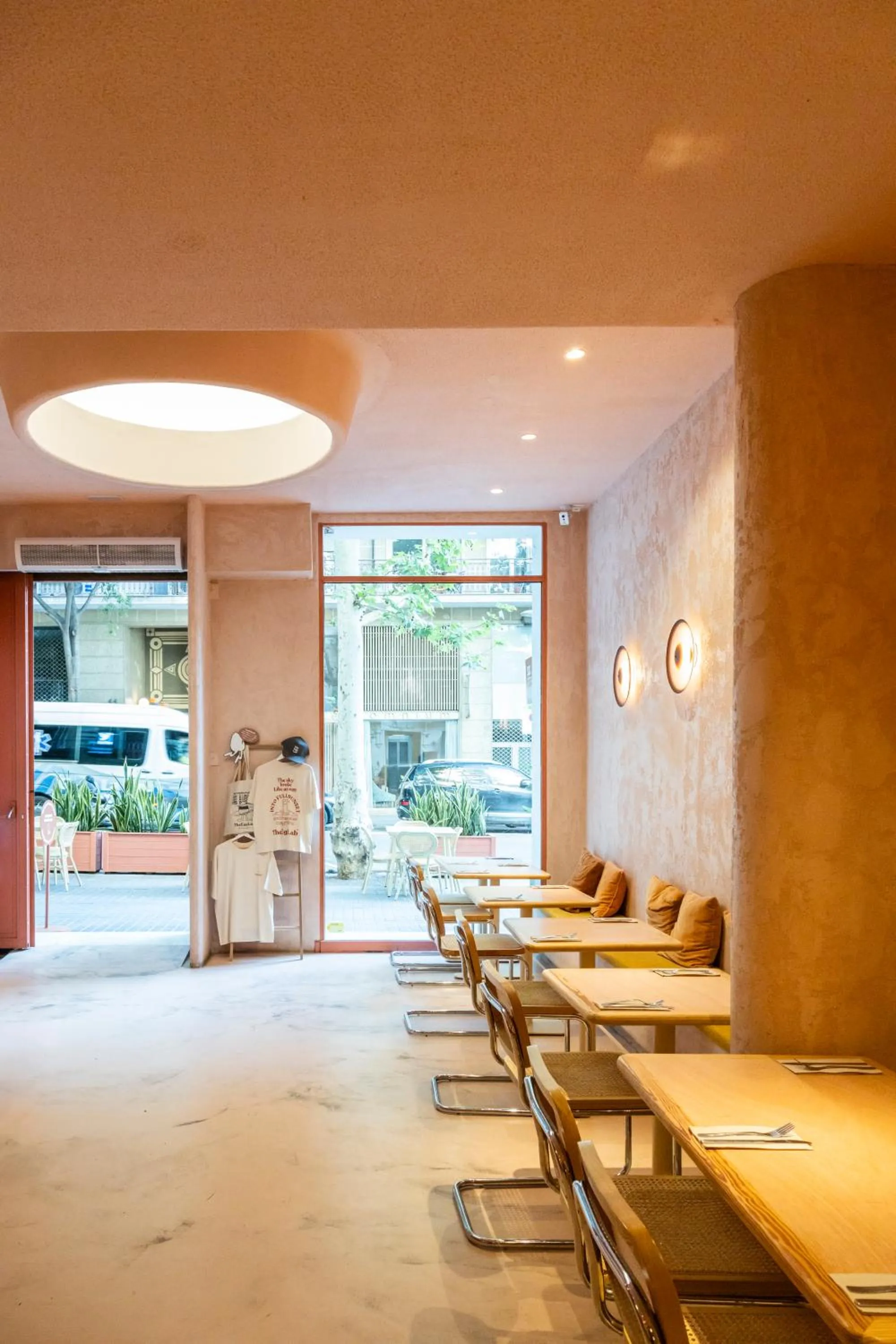 Restaurant/places to eat in Hotel Constanza