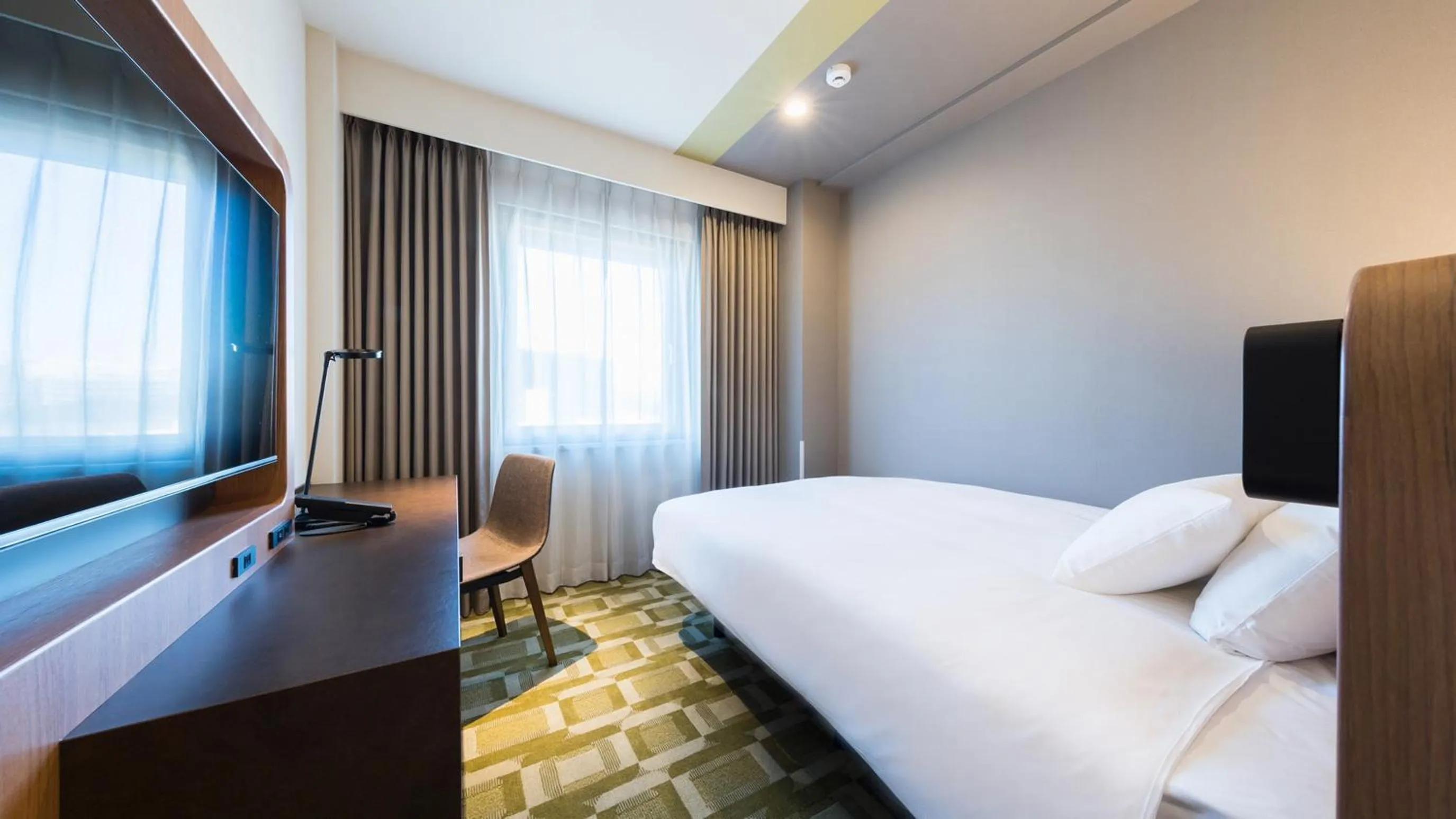 Bed in JR-East Hotel Mets Akabane