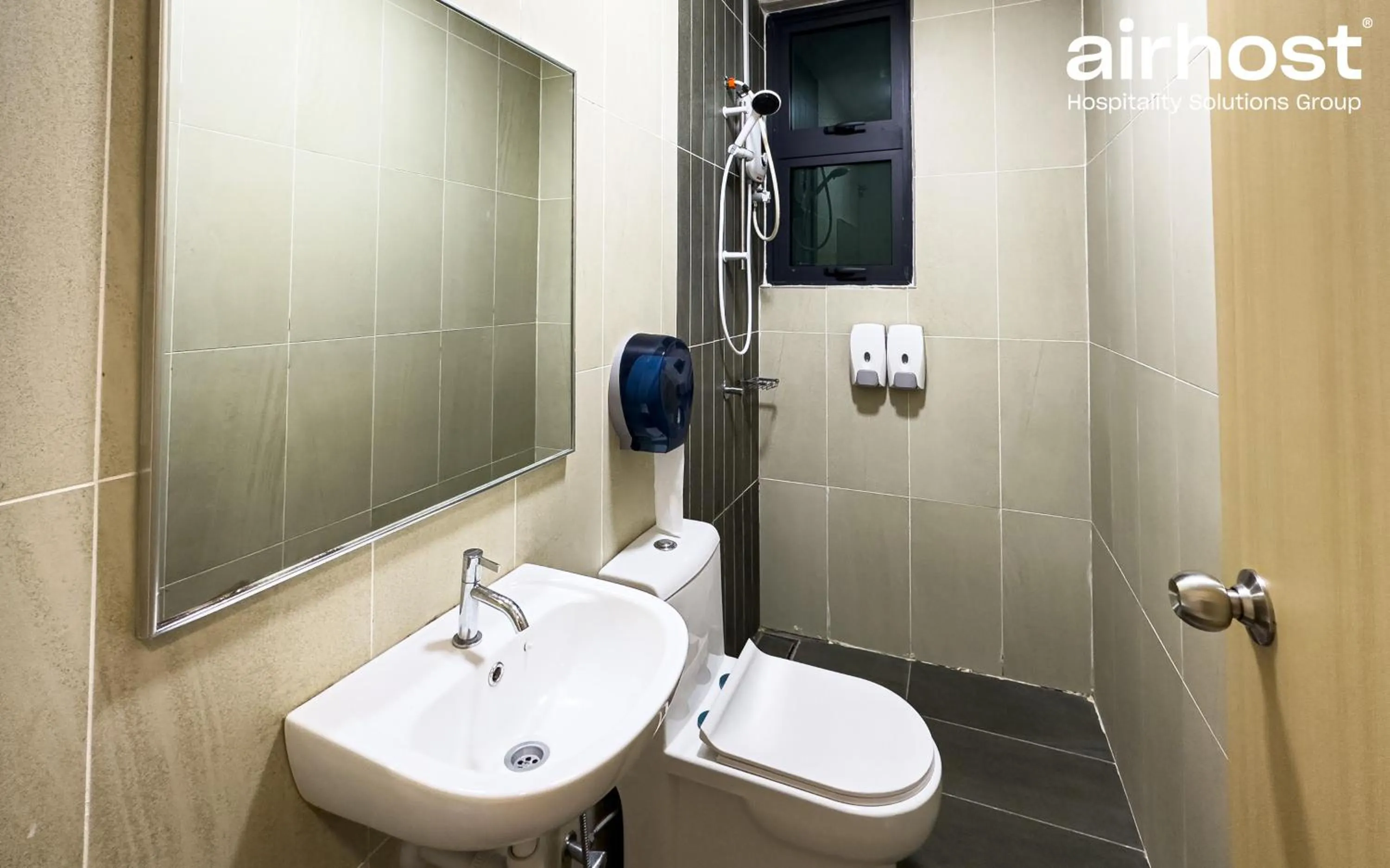 Shower in Legasi Kampung Baru by Airhost