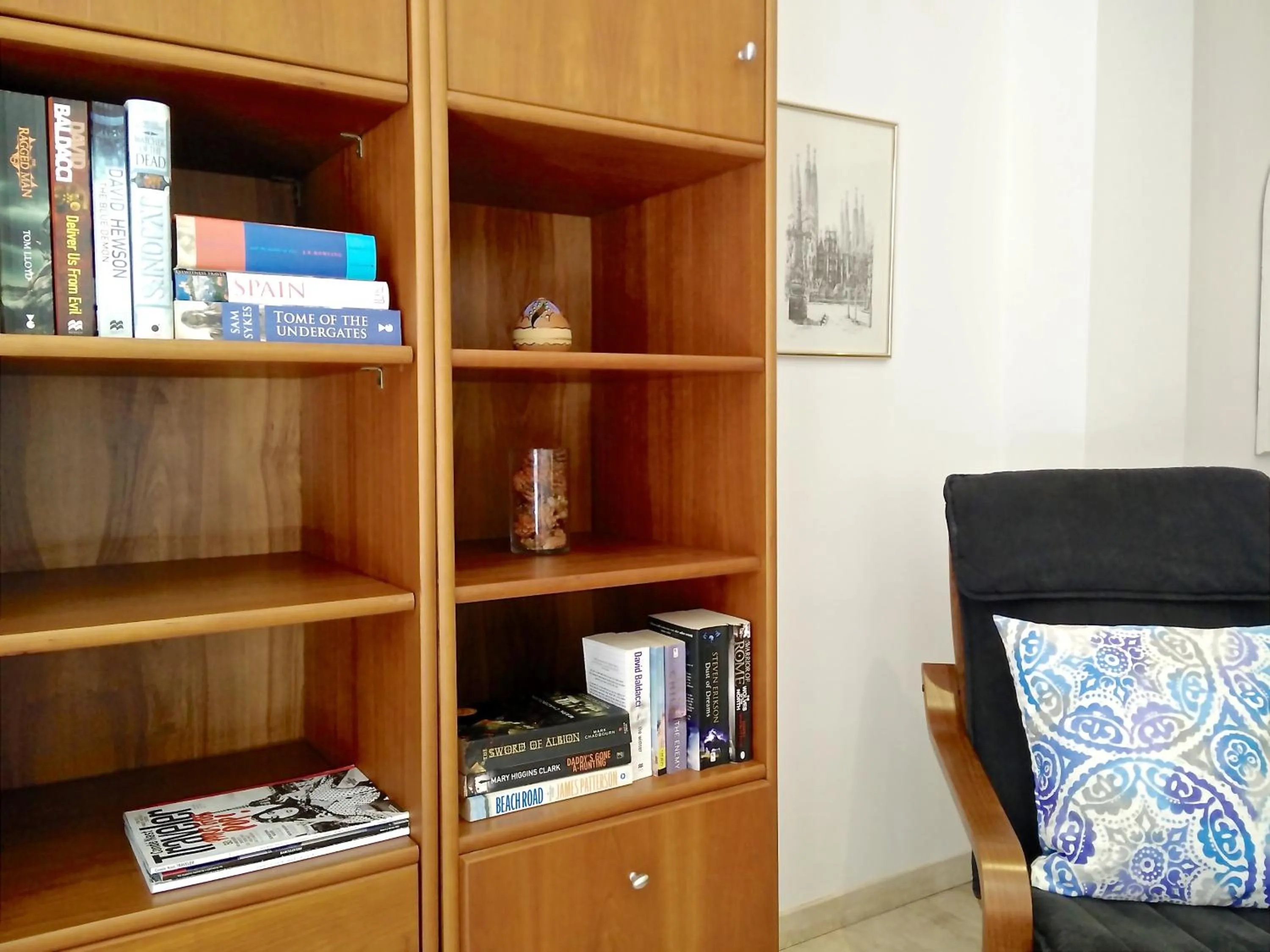 Library in BizFlats Garden House