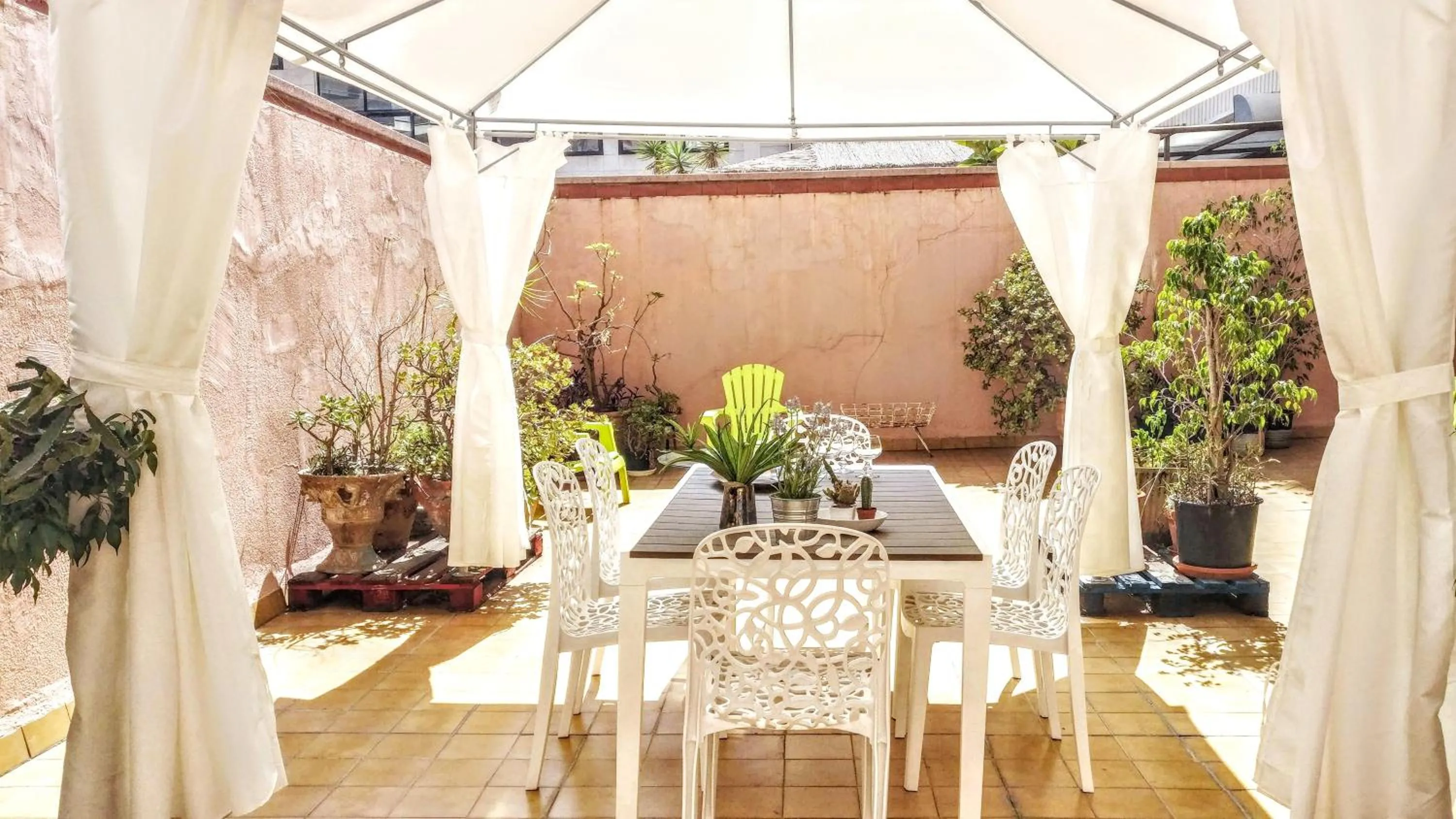 Patio in BizFlats Garden House