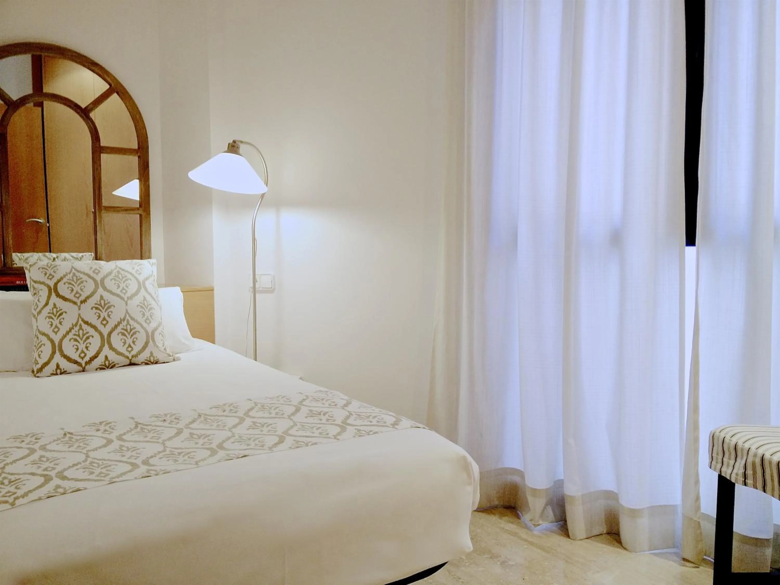 Bed in BizFlats Garden House