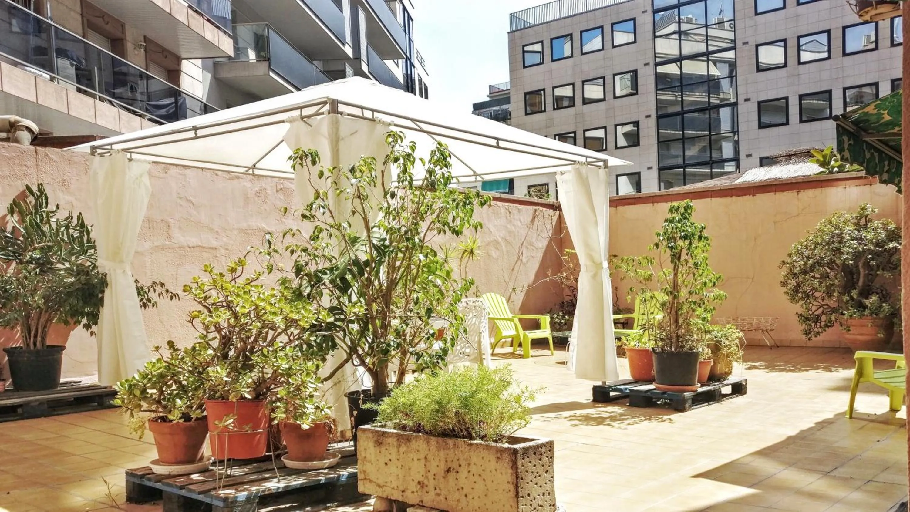 Patio in BizFlats Garden House