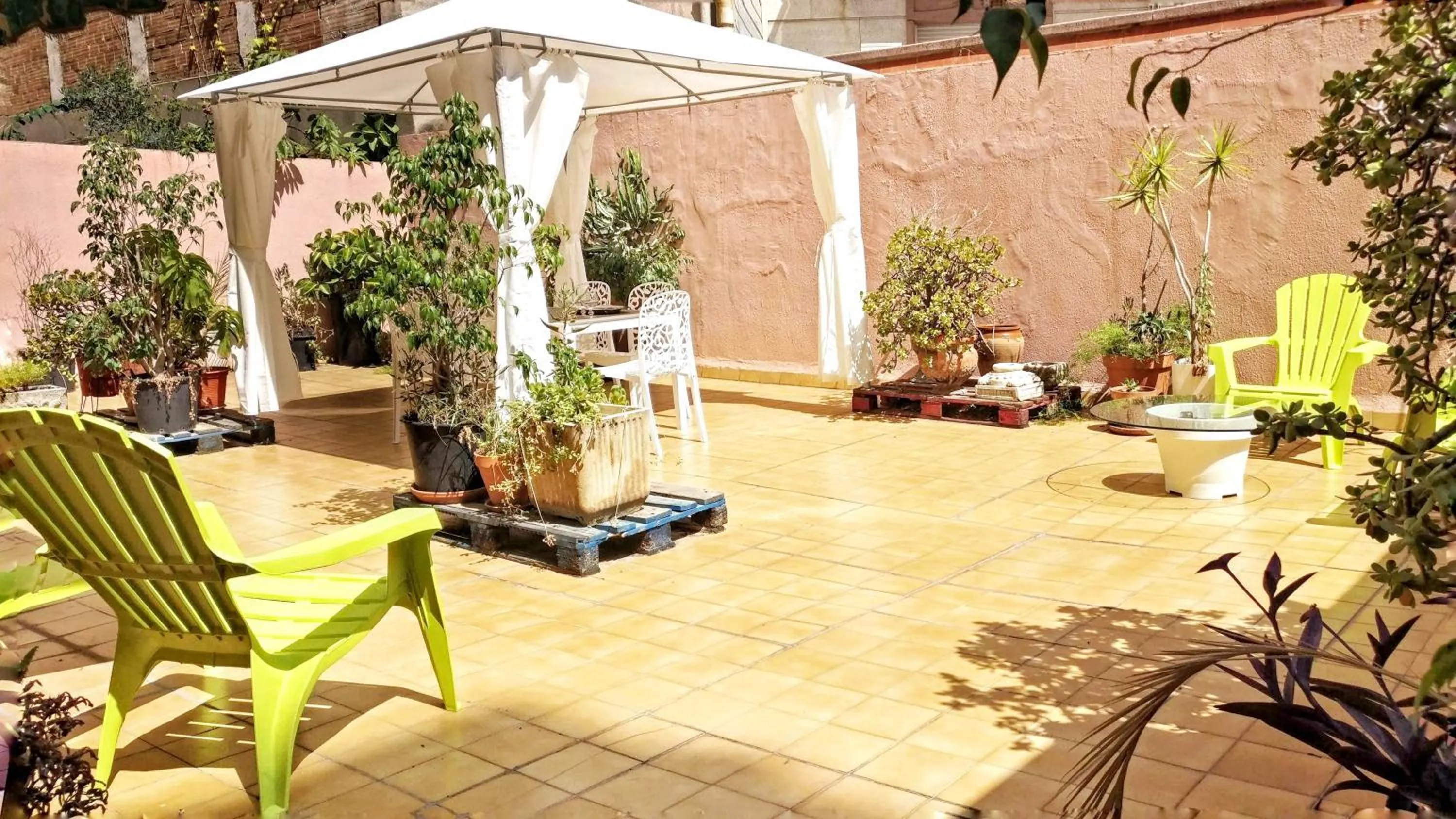Patio in BizFlats Garden House