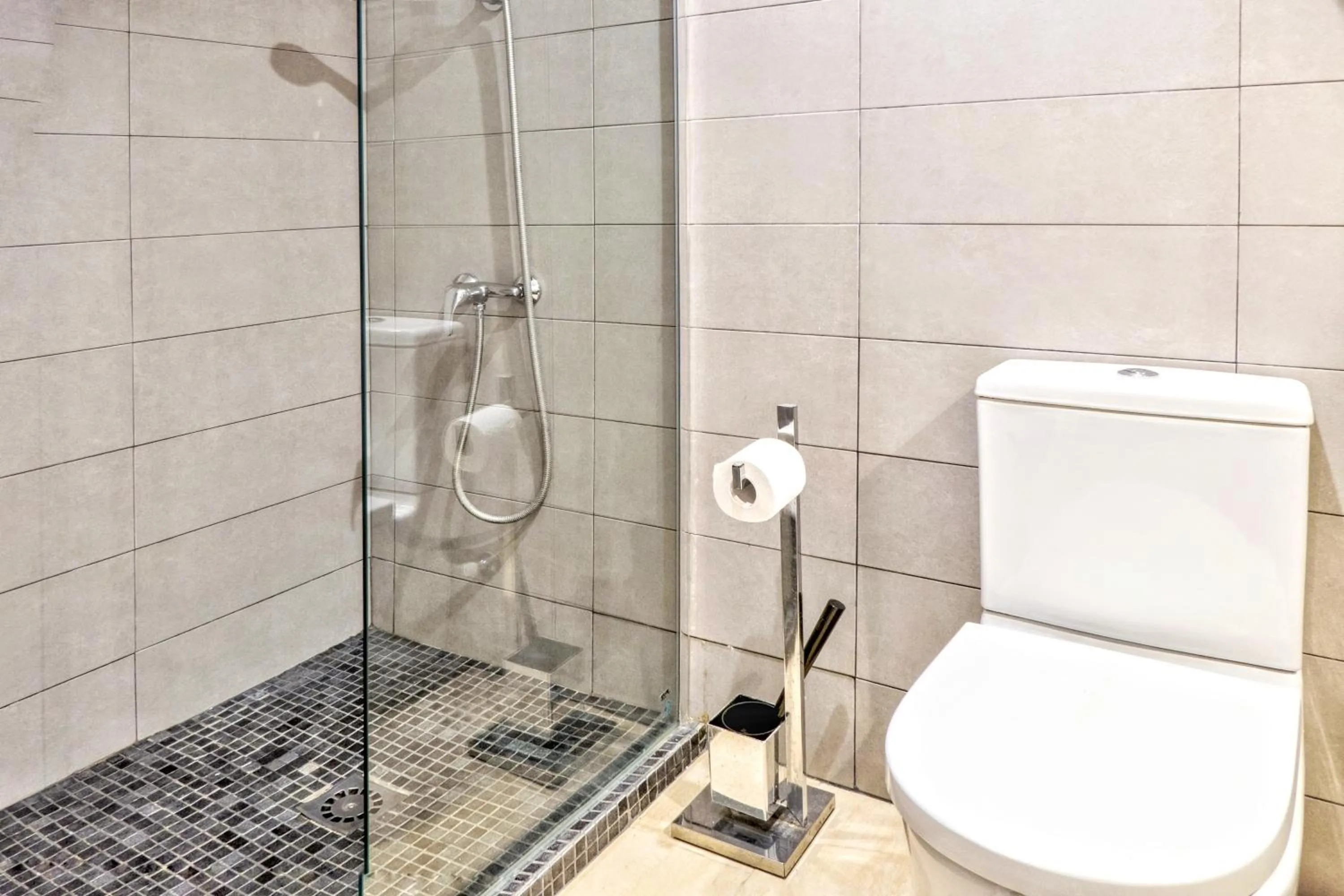 Shower in BizFlats Garden House
