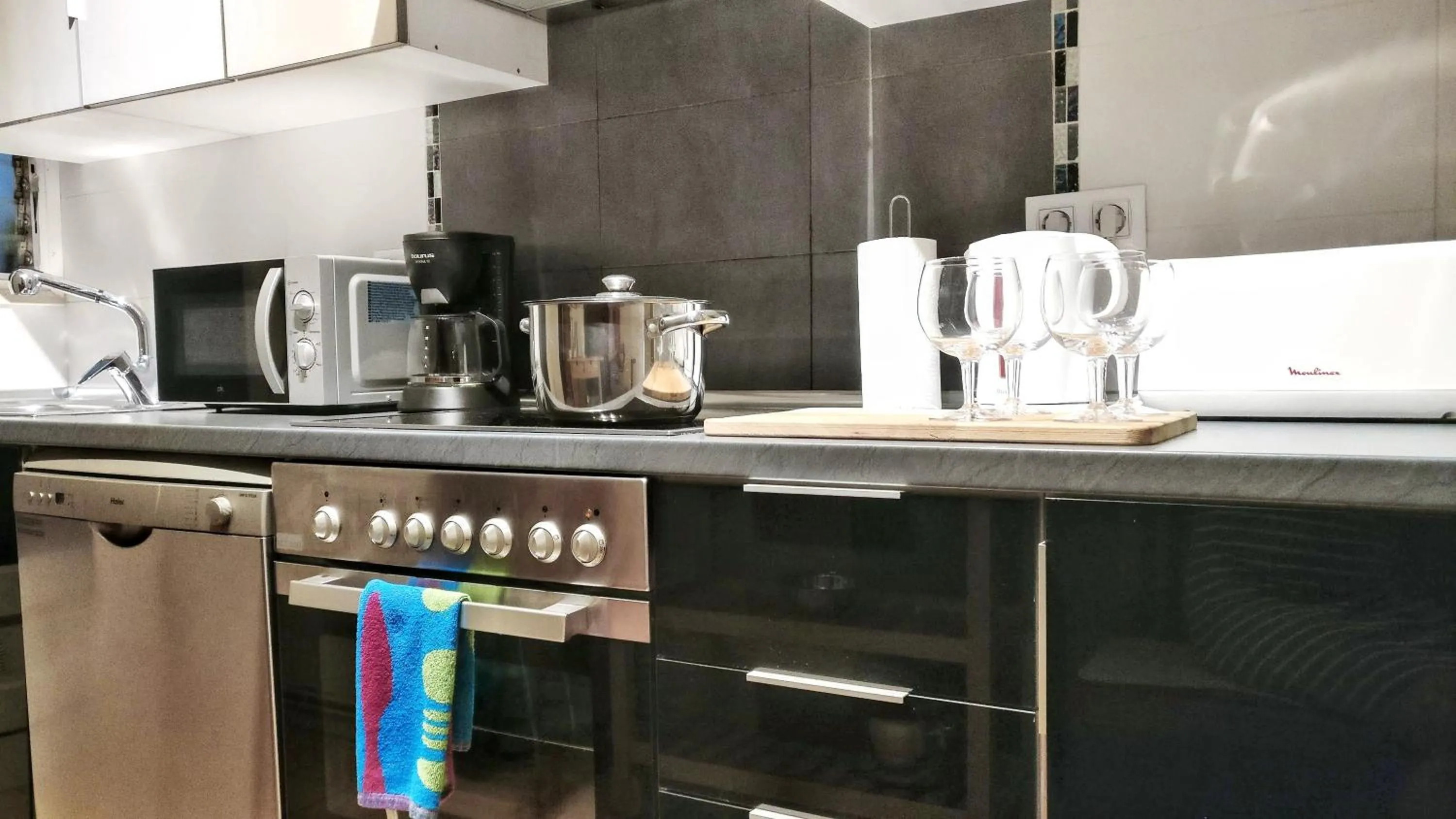 Coffee/tea facilities in BizFlats Garden House