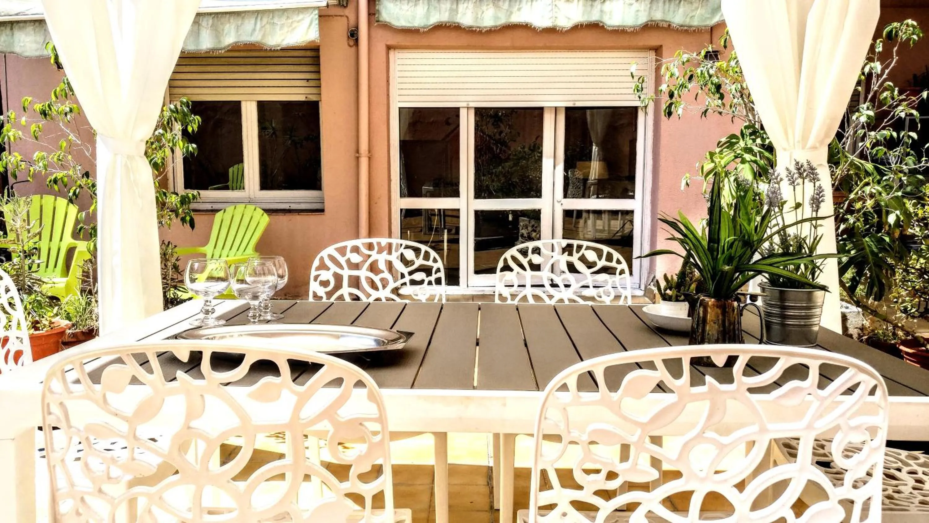 Patio in BizFlats Garden House