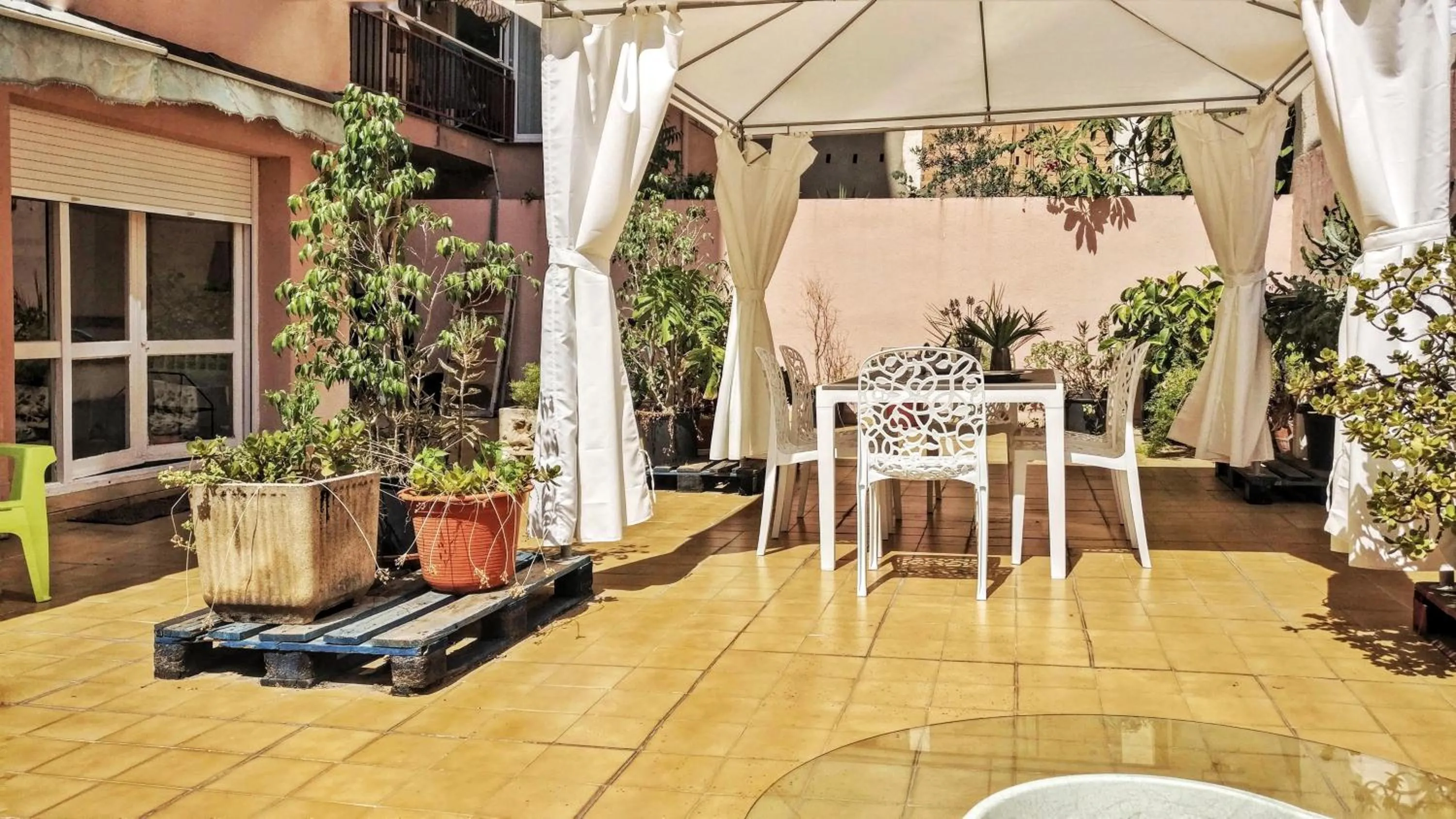 Patio in BizFlats Garden House