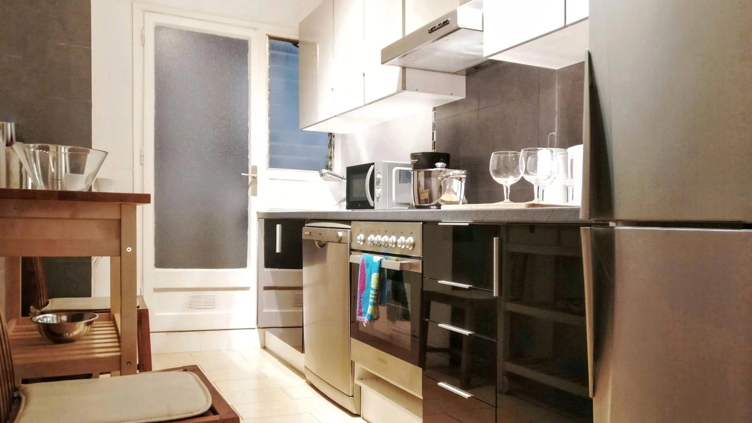 Coffee/tea facilities in BizFlats Garden House