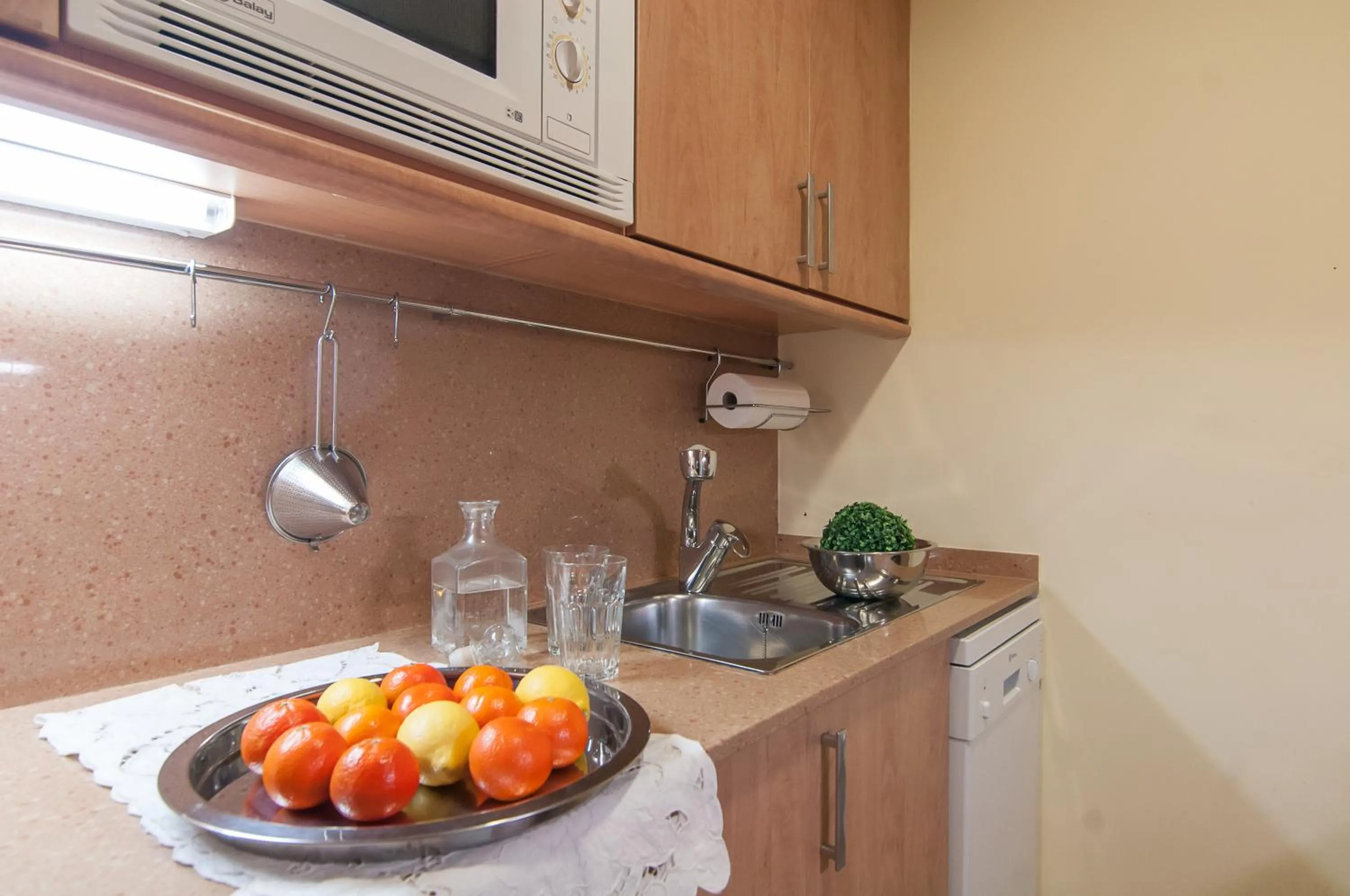 Coffee/tea facilities in BizFlats Garden House