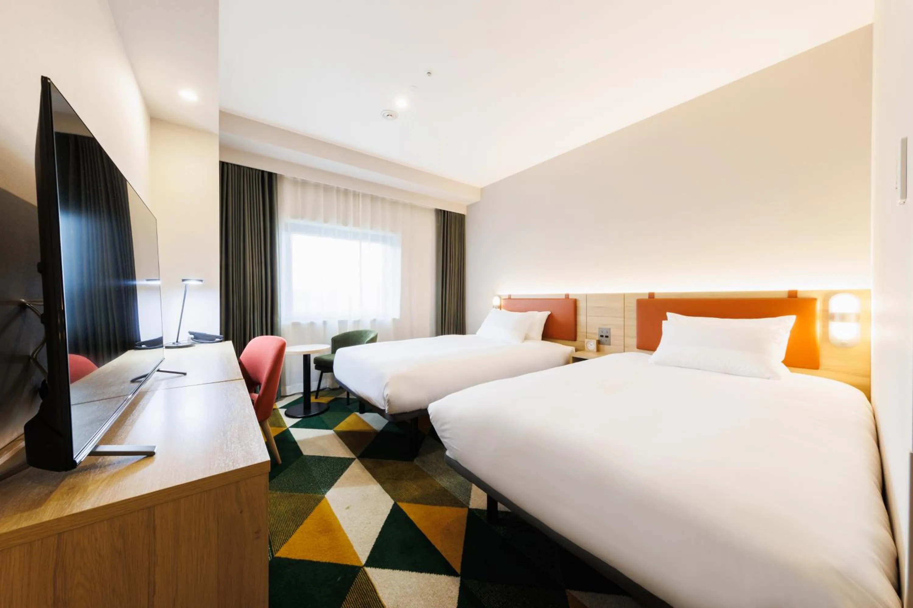 Photo of the whole room, Bed in JR-East Hotel Mets Omori