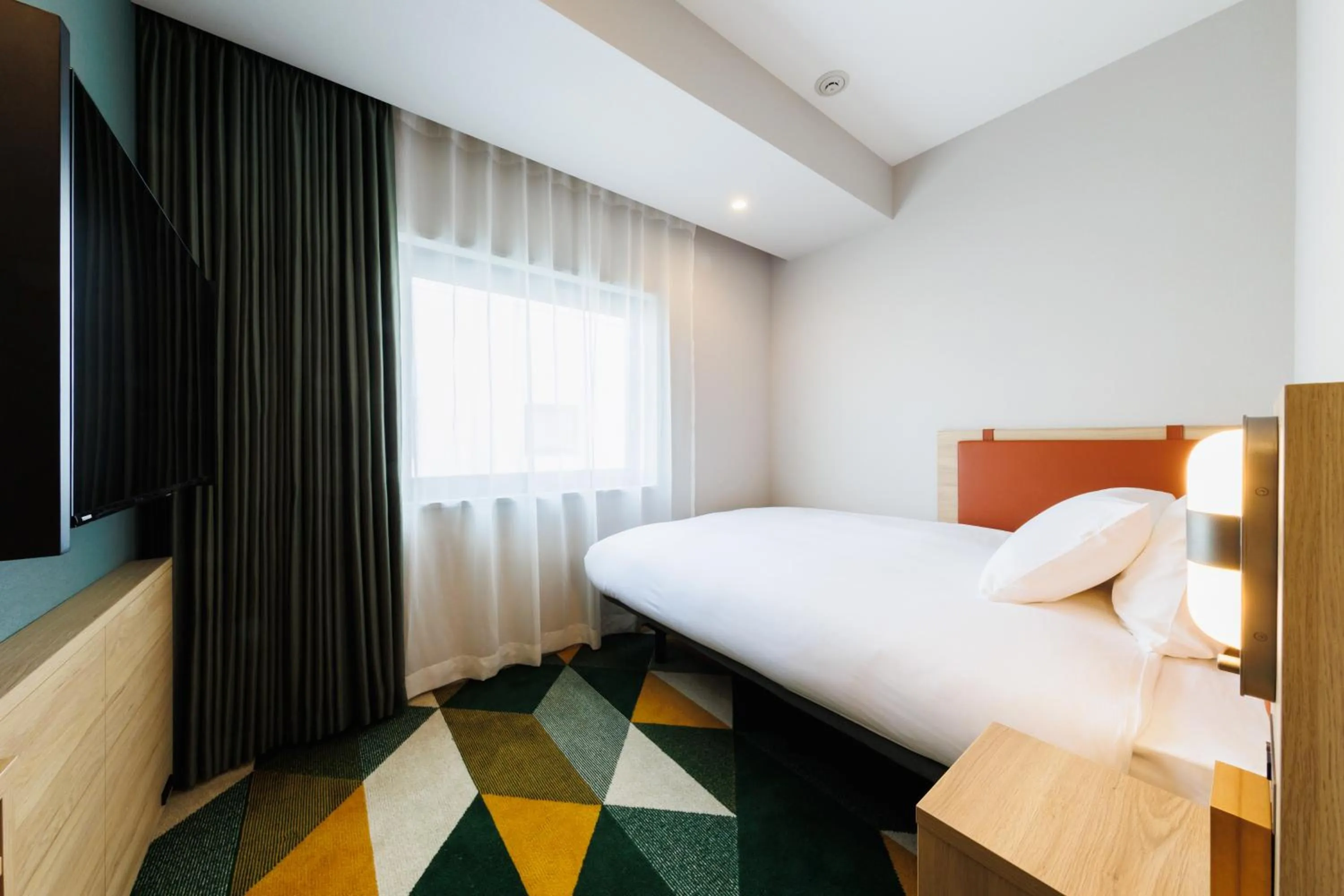 Photo of the whole room, Bed in JR-East Hotel Mets Omori