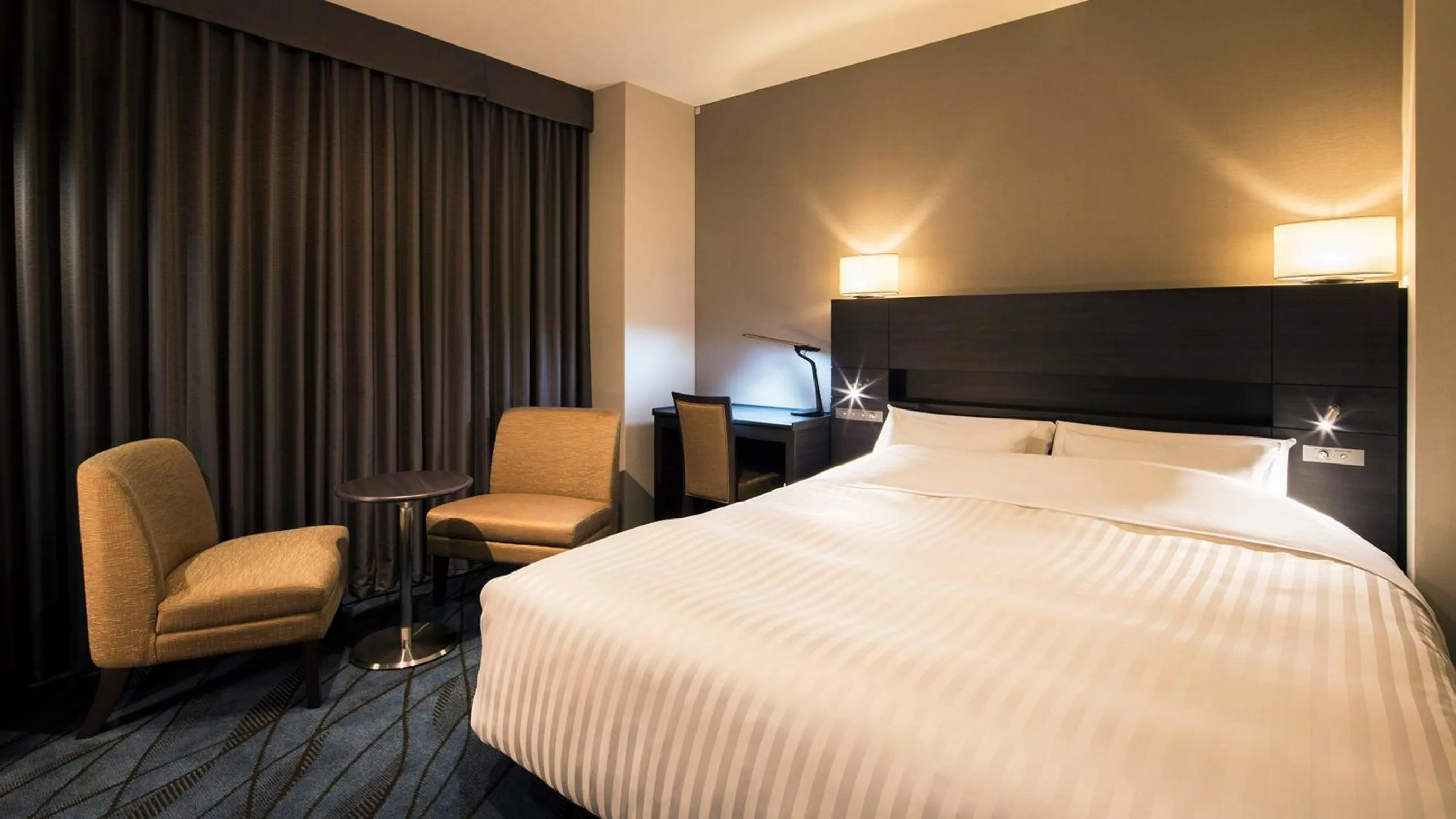 Bed in JR-East Hotel Mets Kawasaki