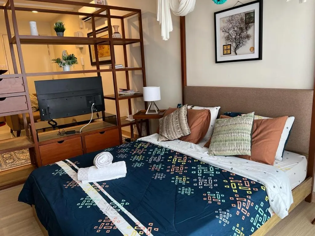 Bed in Timur Bay by Dream View Studio