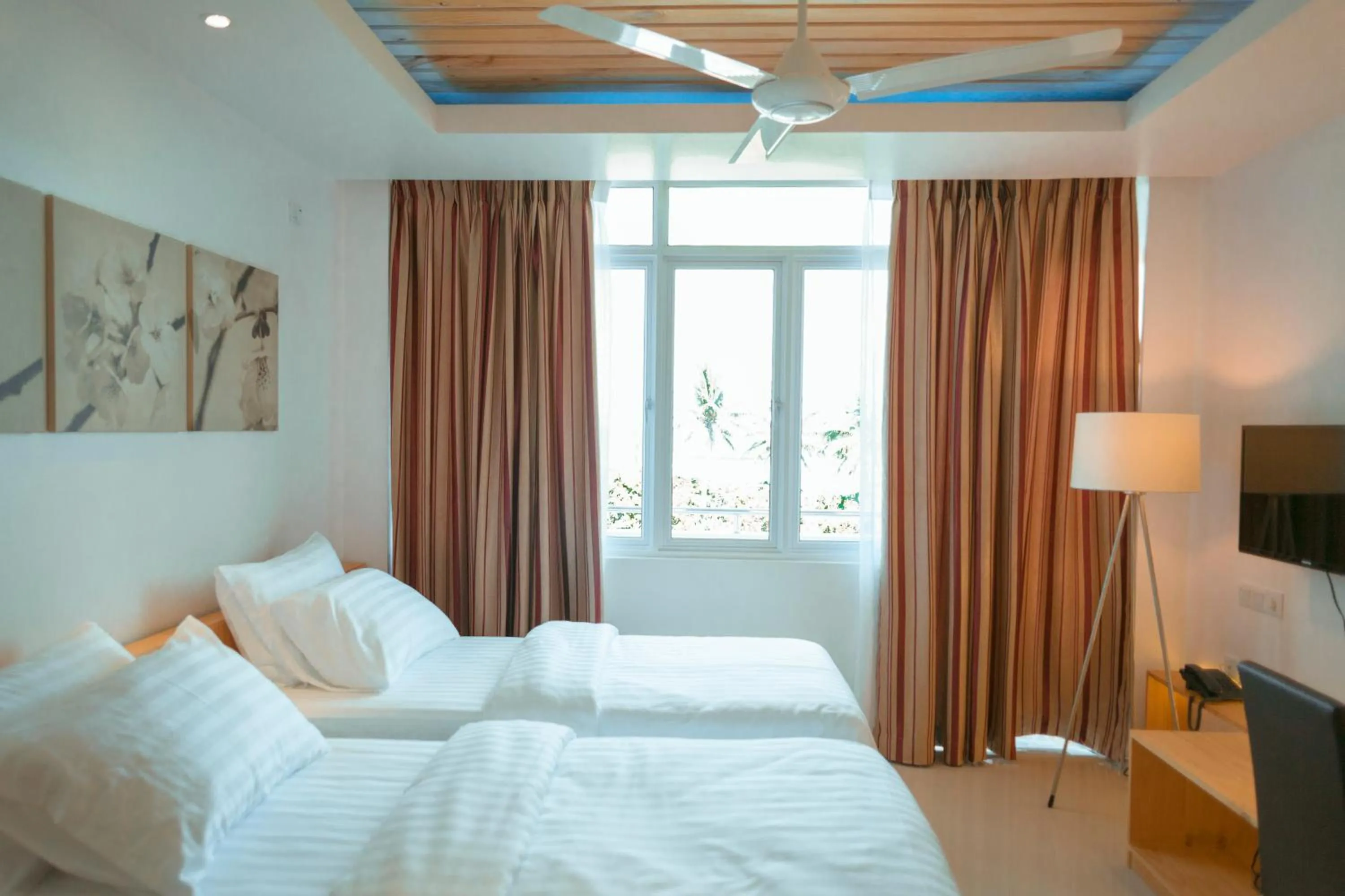 Bed in PINE LODGE MALDIVES