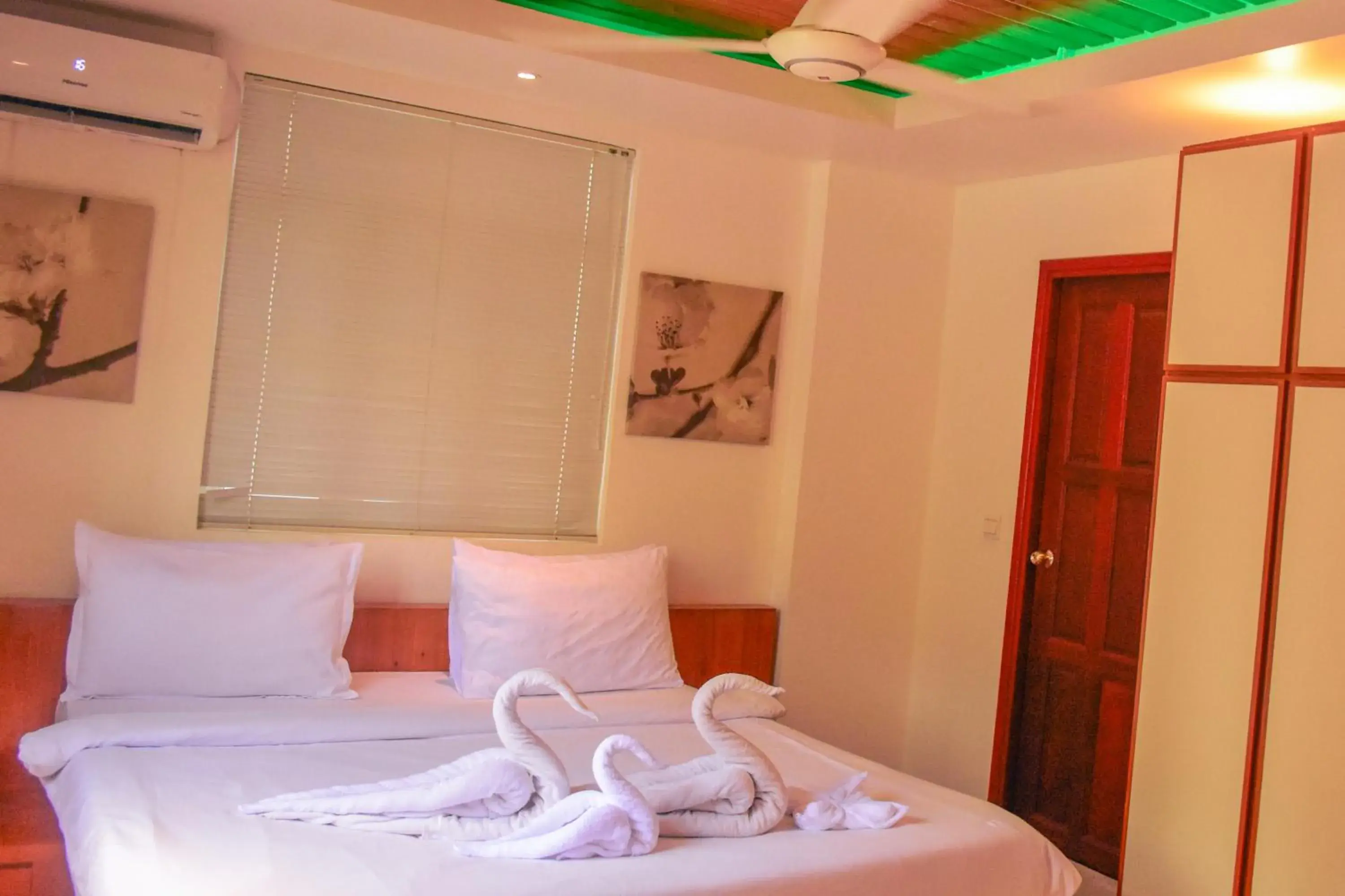 Bed in PINE LODGE MALDIVES Bed in PINE LODGE MALDIVES