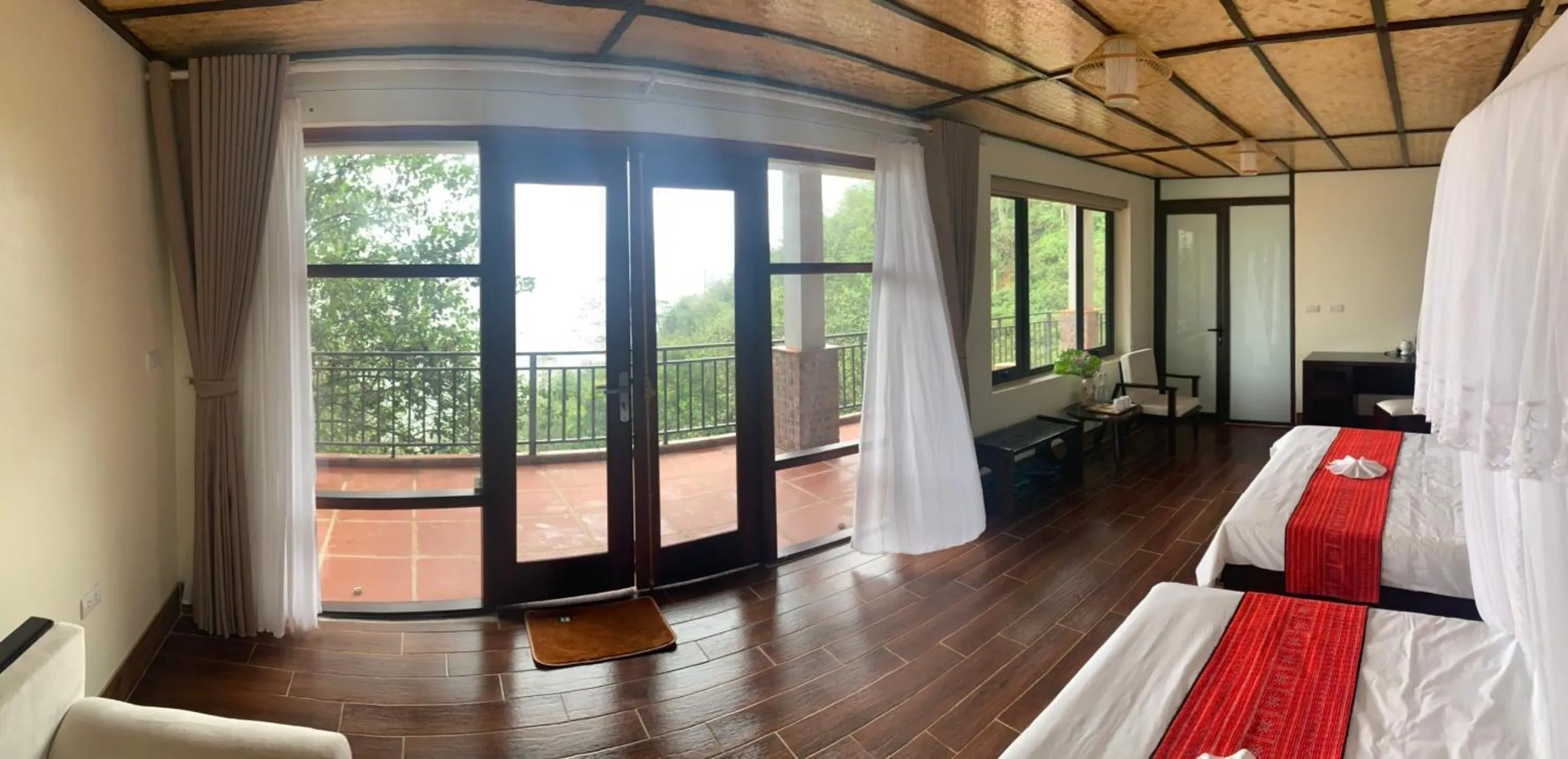 Balcony/Terrace, Bed in Ta Xua Ecolodge