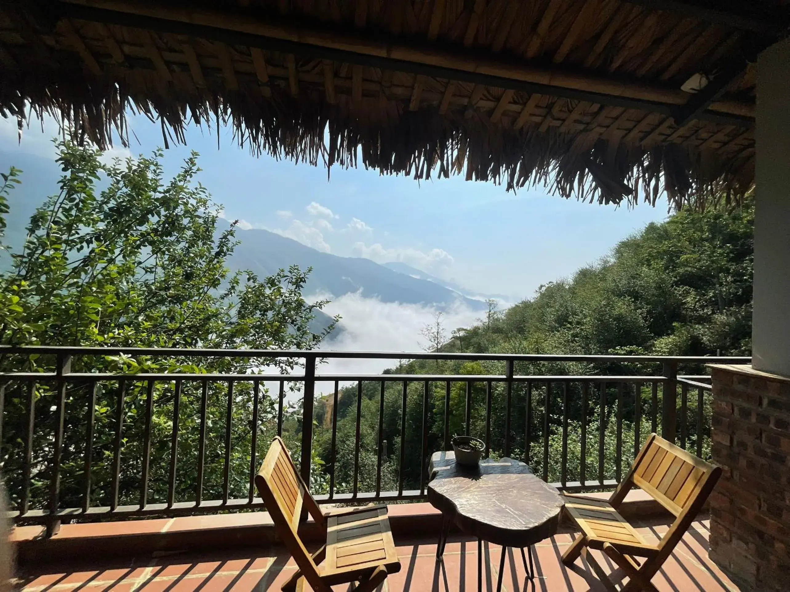 Quadruple Room with Balcony in Ta Xua Ecolodge Quadruple Room with Balcony in Ta Xua Ecolodge