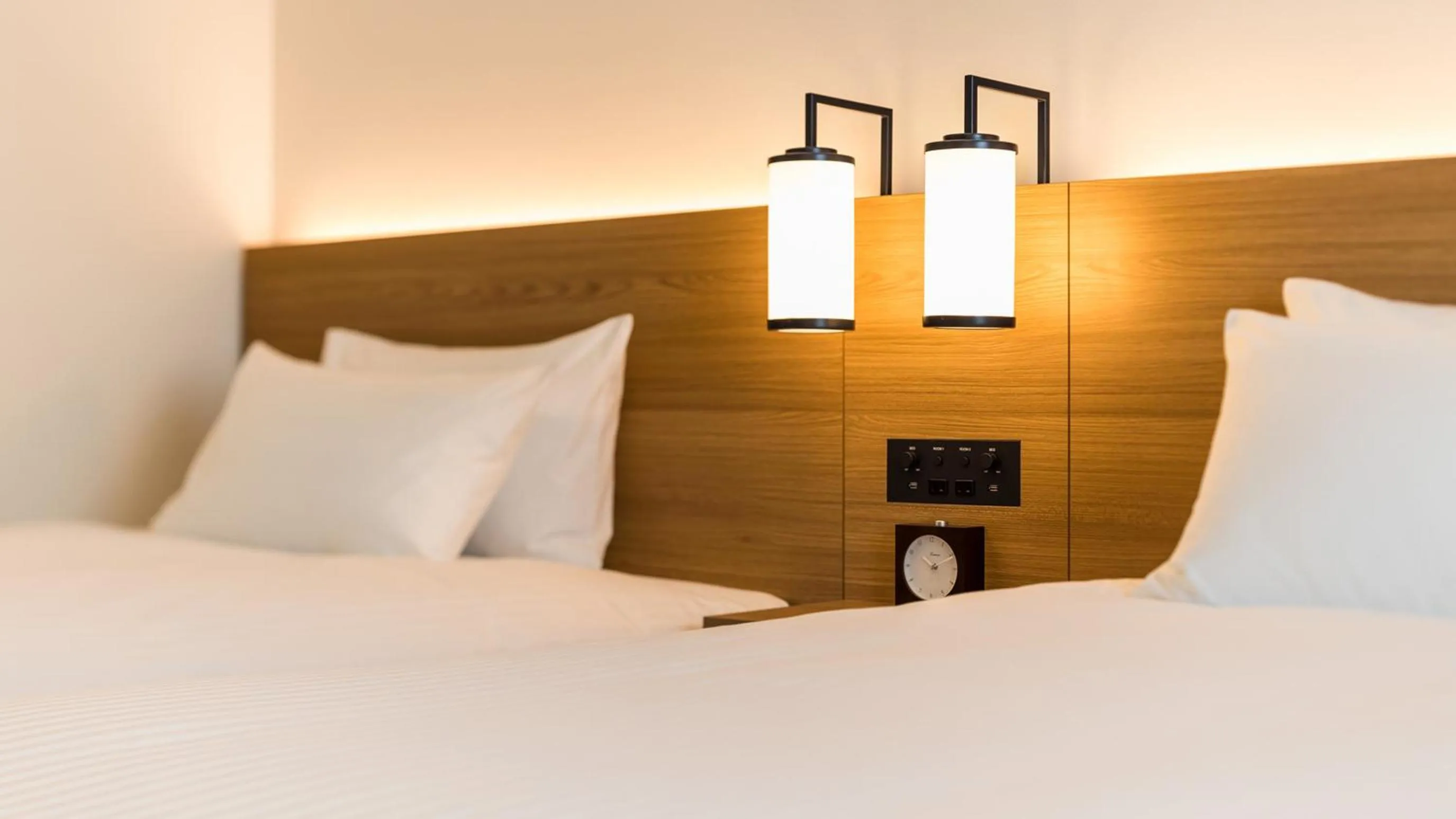 Bed in JR East Hotel Mets Premier Yokohama Sakuragicho