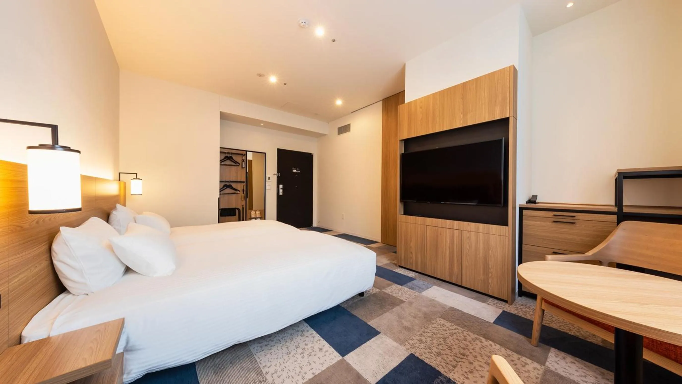 Bed in JR East Hotel Mets Premier Yokohama Sakuragicho