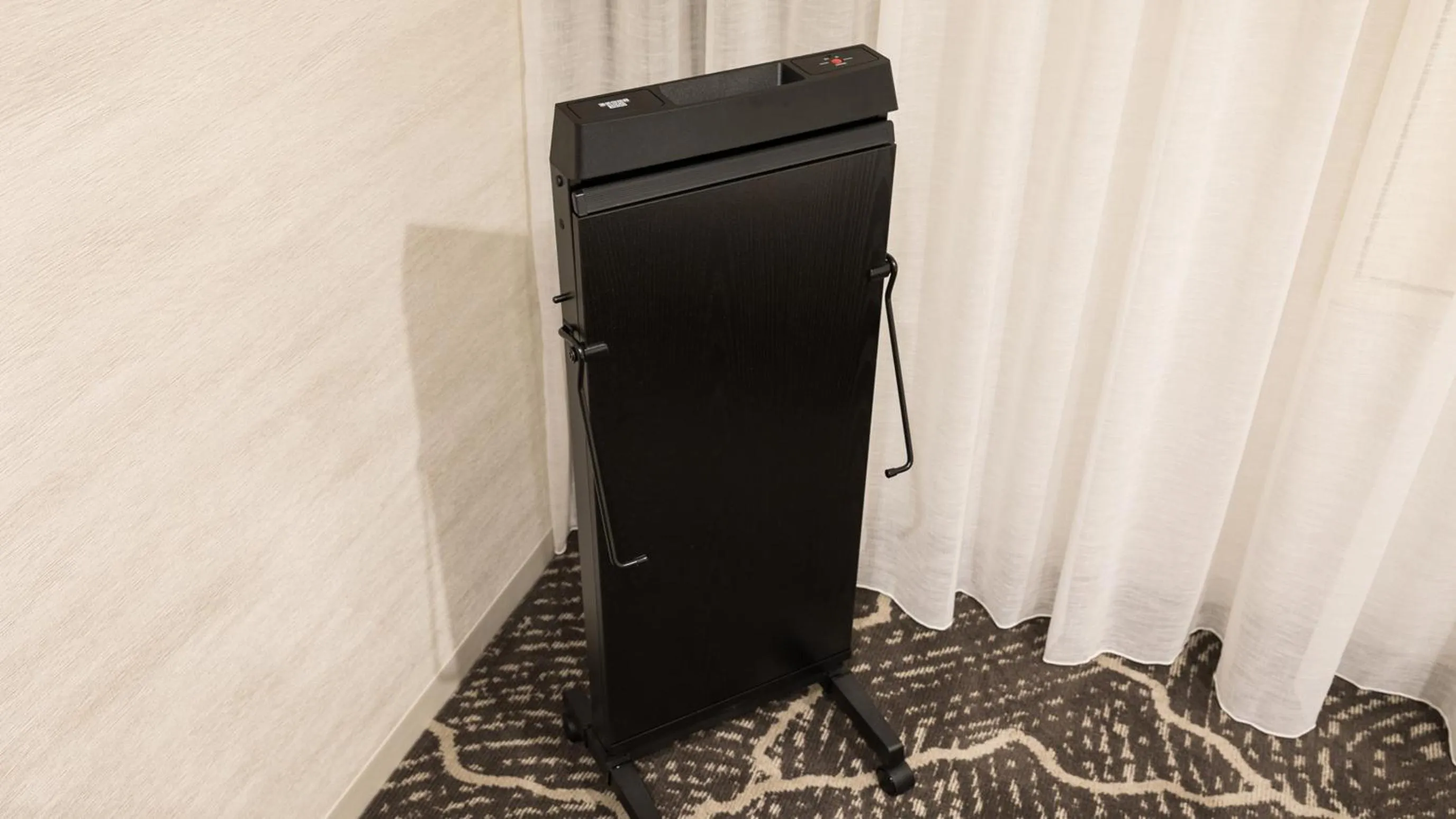 trouser press in JR-East Hotel Mets Kamakura Ofuna