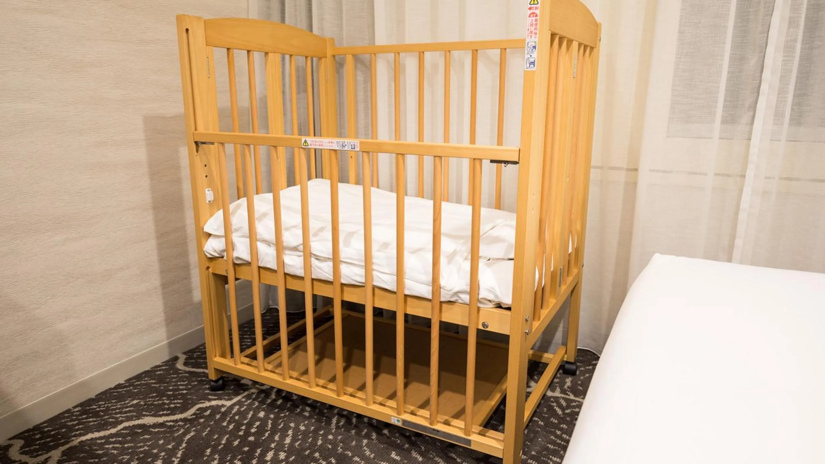 cot, Bed in JR-East Hotel Mets Funabashi