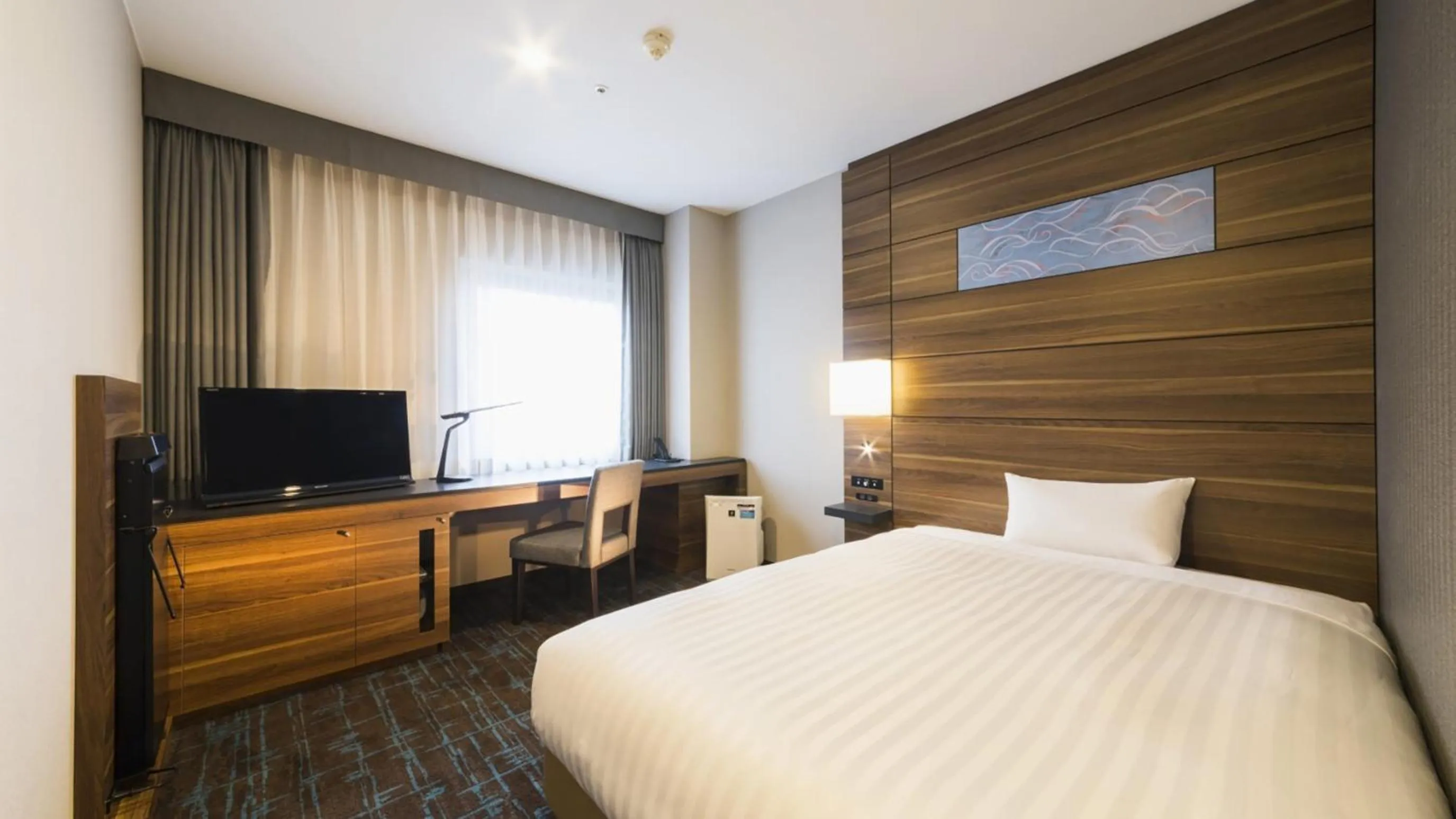 Bed in JR-East Hotel Mets Tsudanuma