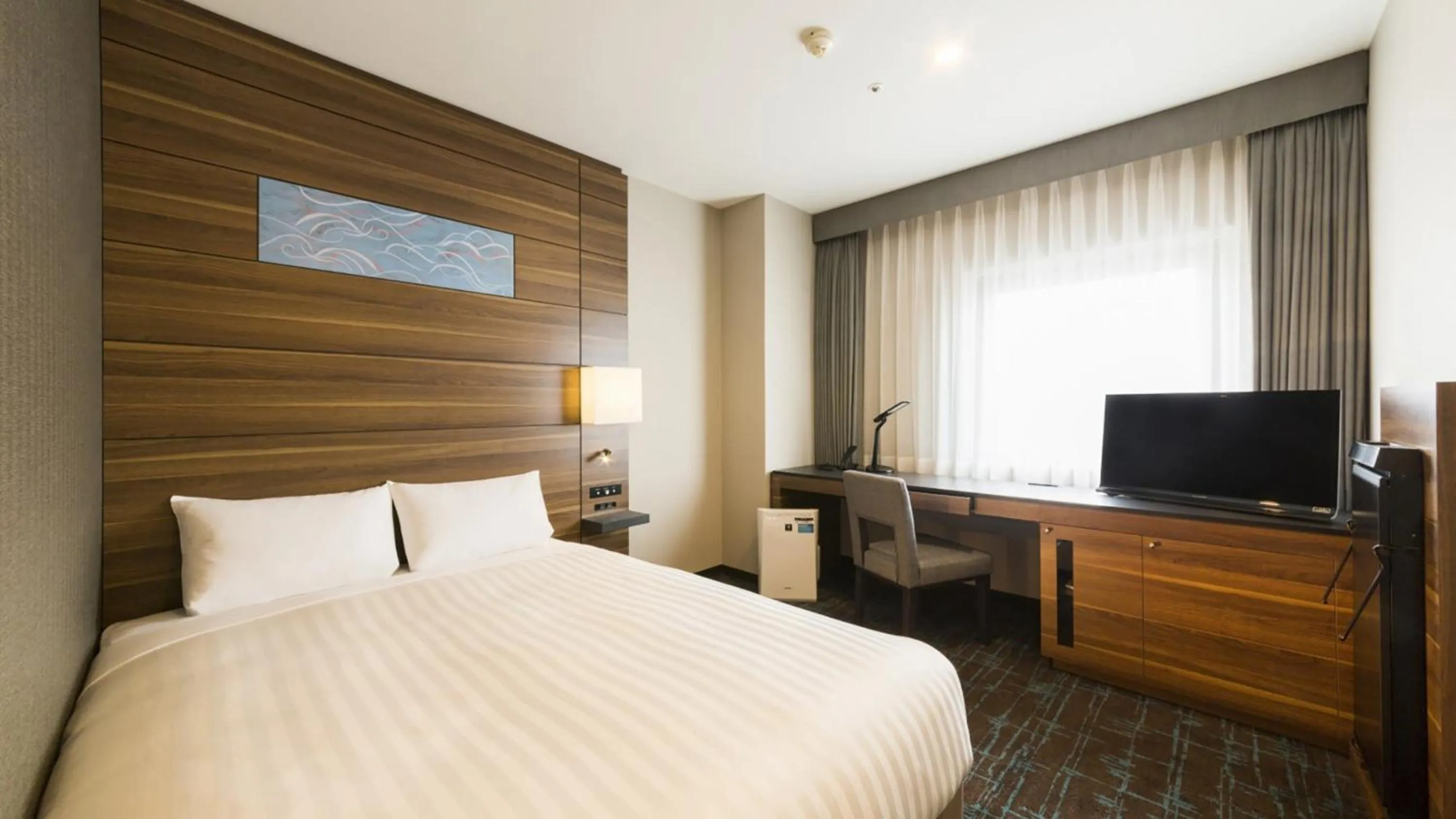 Bed in JR-East Hotel Mets Tsudanuma