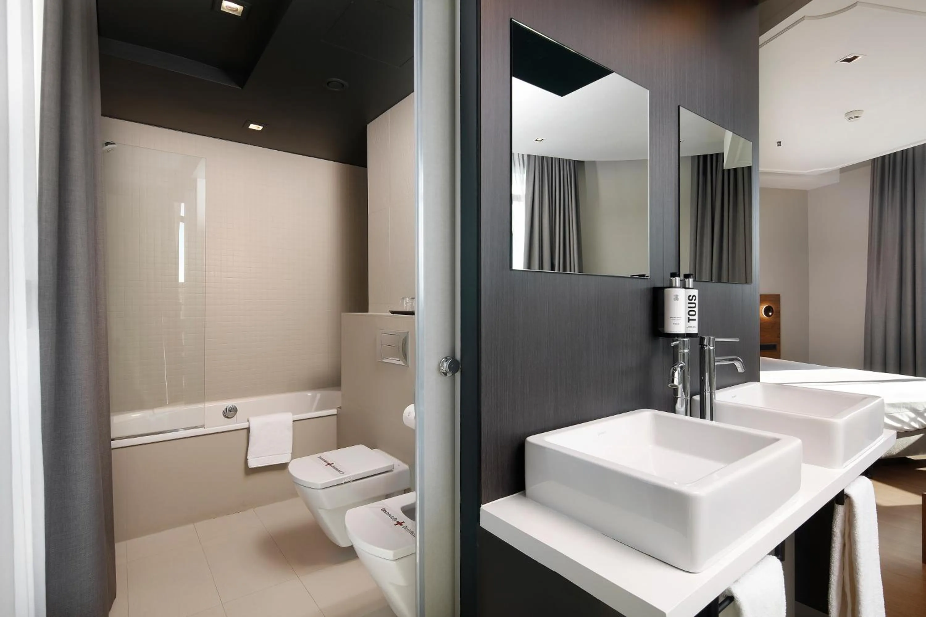 Toilet in Wilson Boutique Hotel