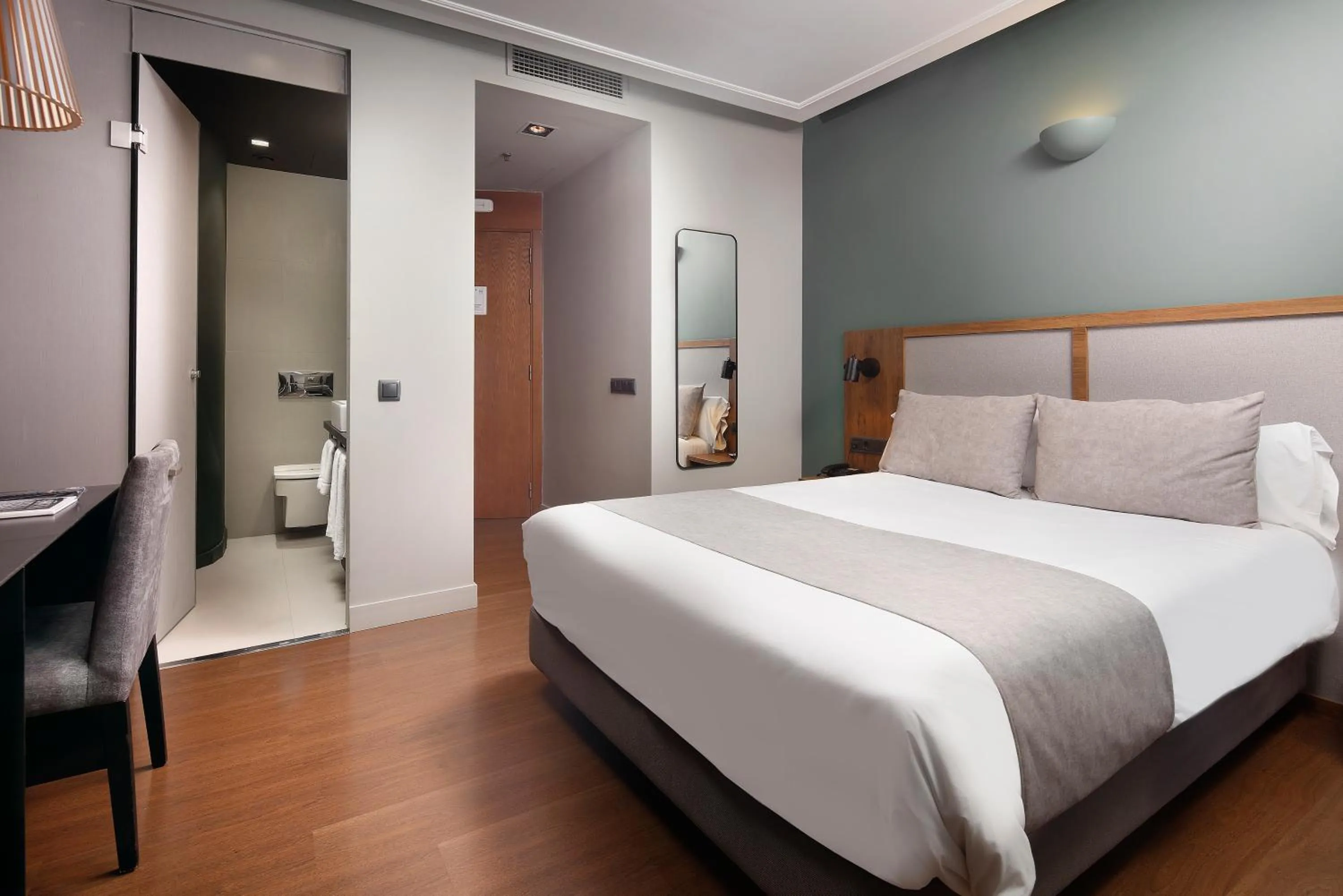 Toilet, Bed in Wilson Boutique Hotel