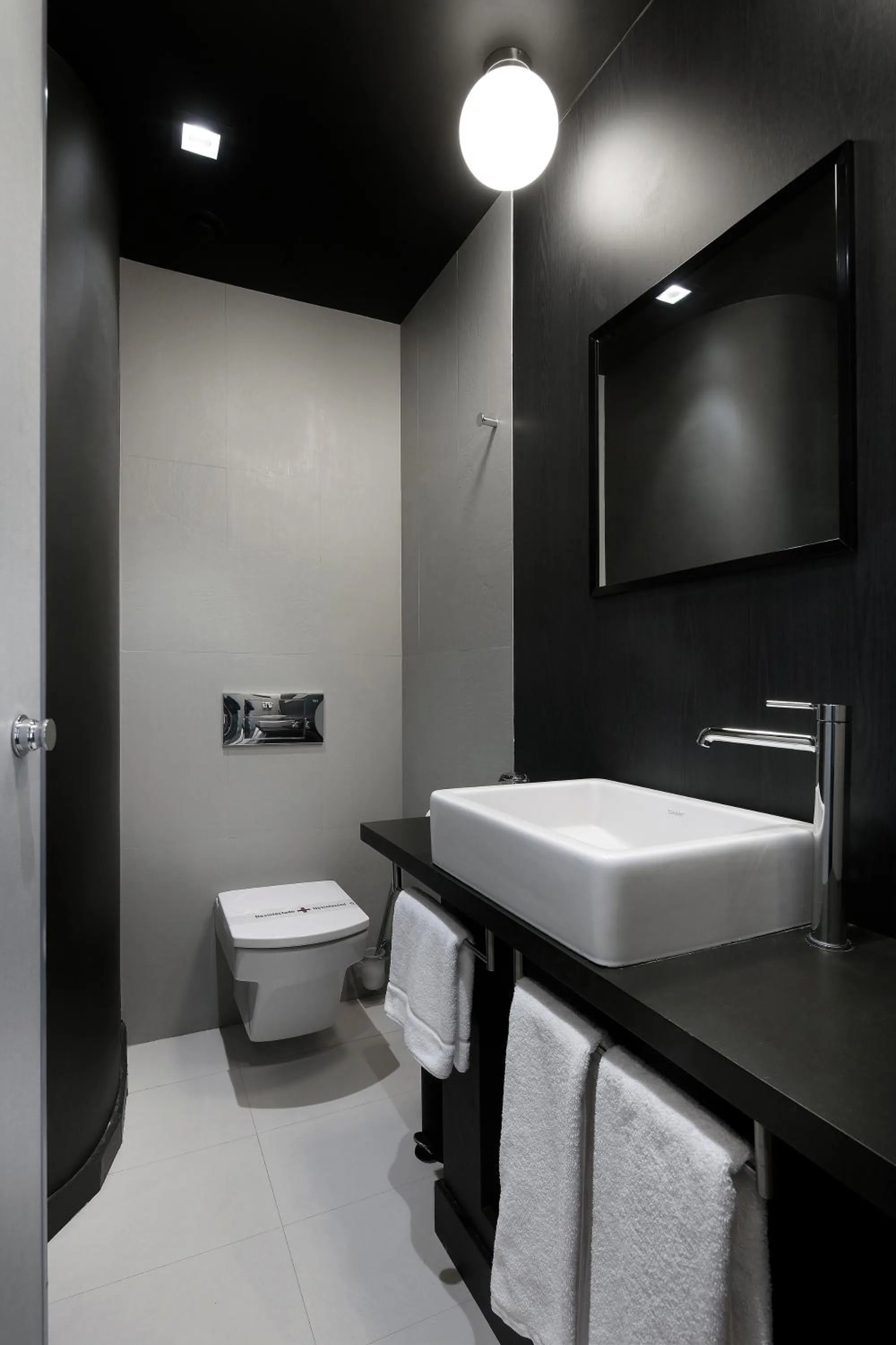 Toilet in Wilson Boutique Hotel