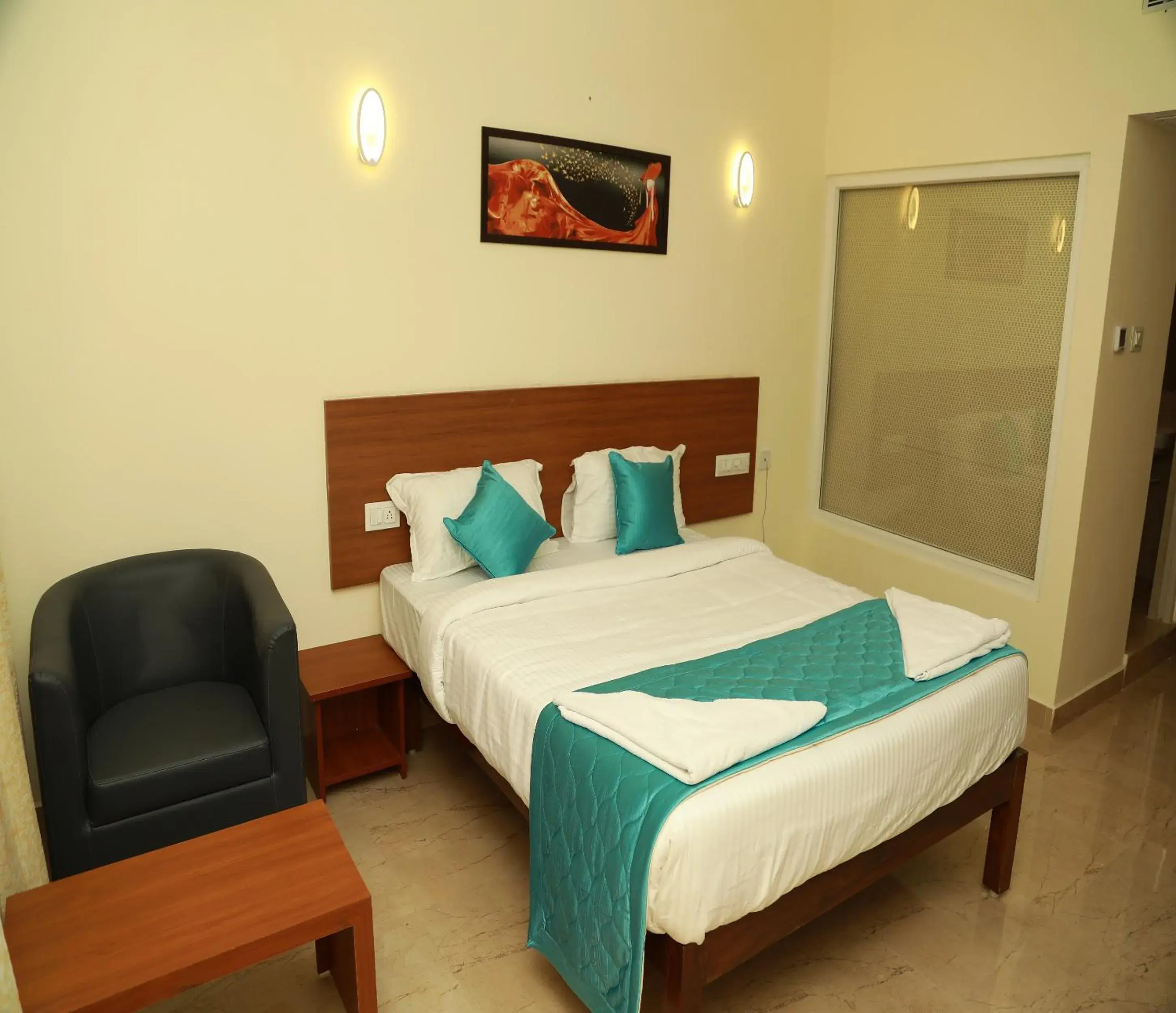 Deluxe Room - single occupancy in Hotel Royal Chola Deluxe Room - single occupancy in Hotel Royal Chola
