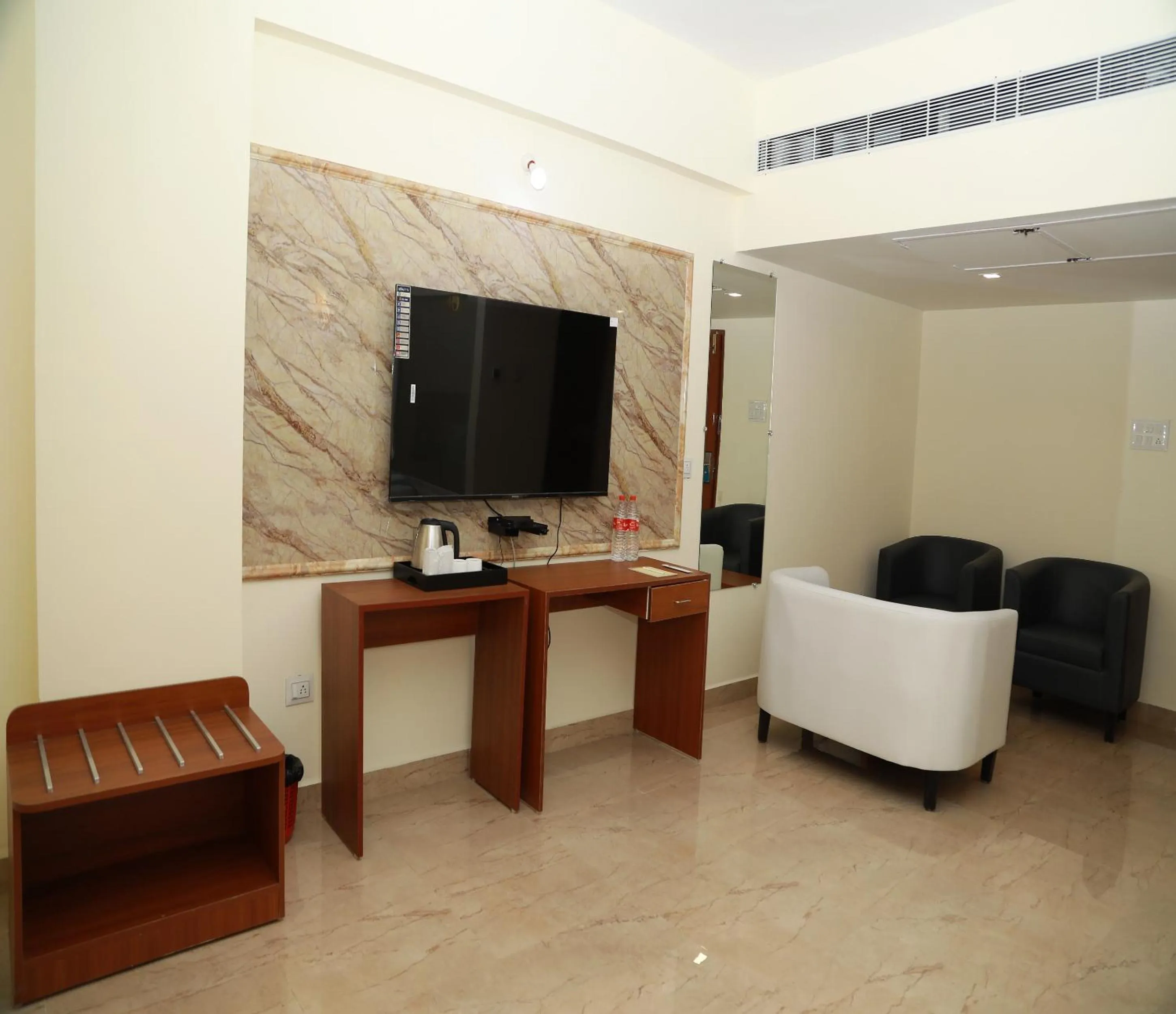 TV and multimedia in Hotel Royal Chola