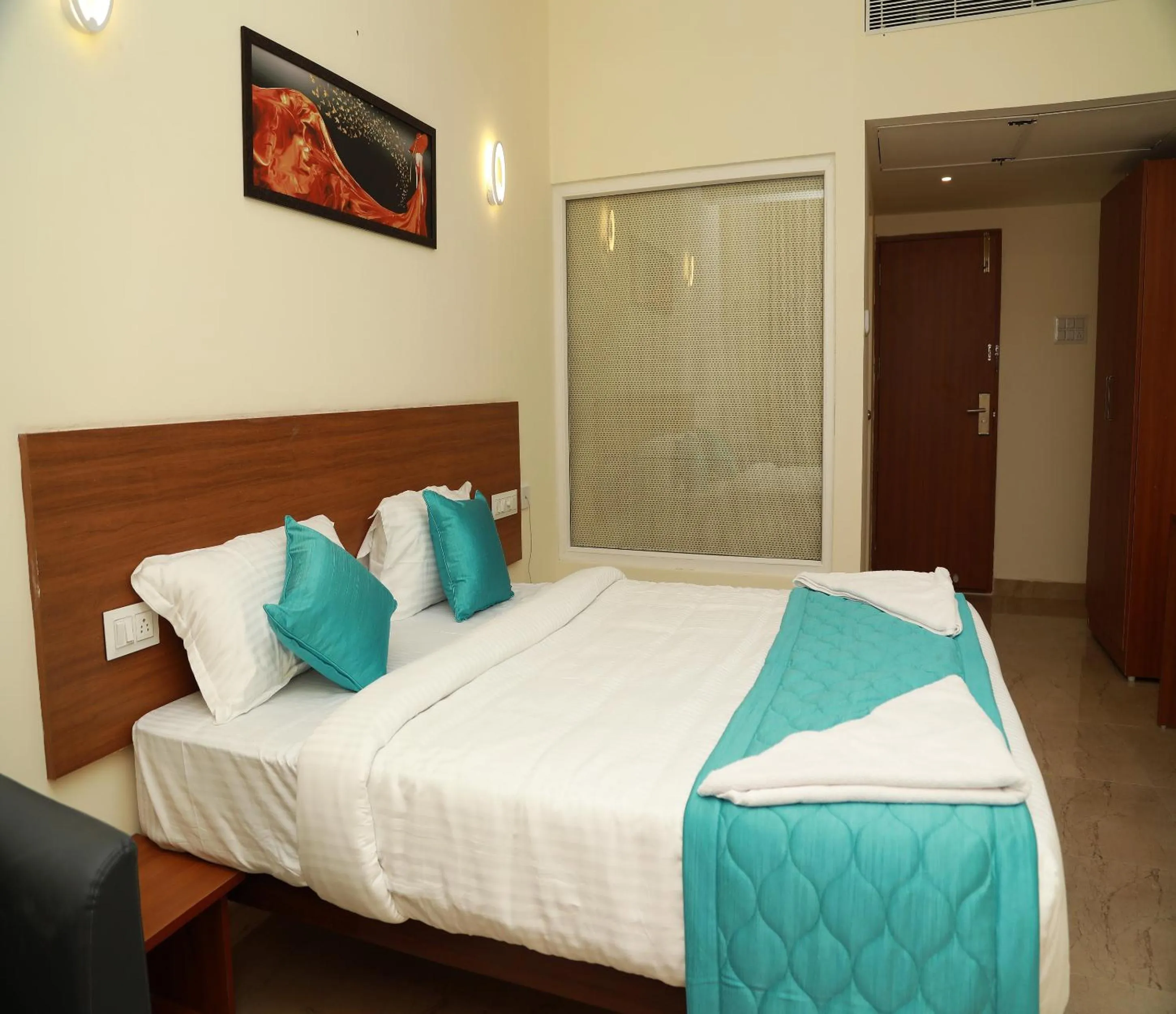 Bedroom, Bed in Hotel Royal Chola