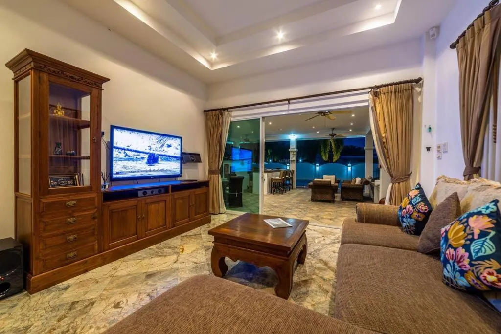 Private 3 Bedroom Pool Villa PP10