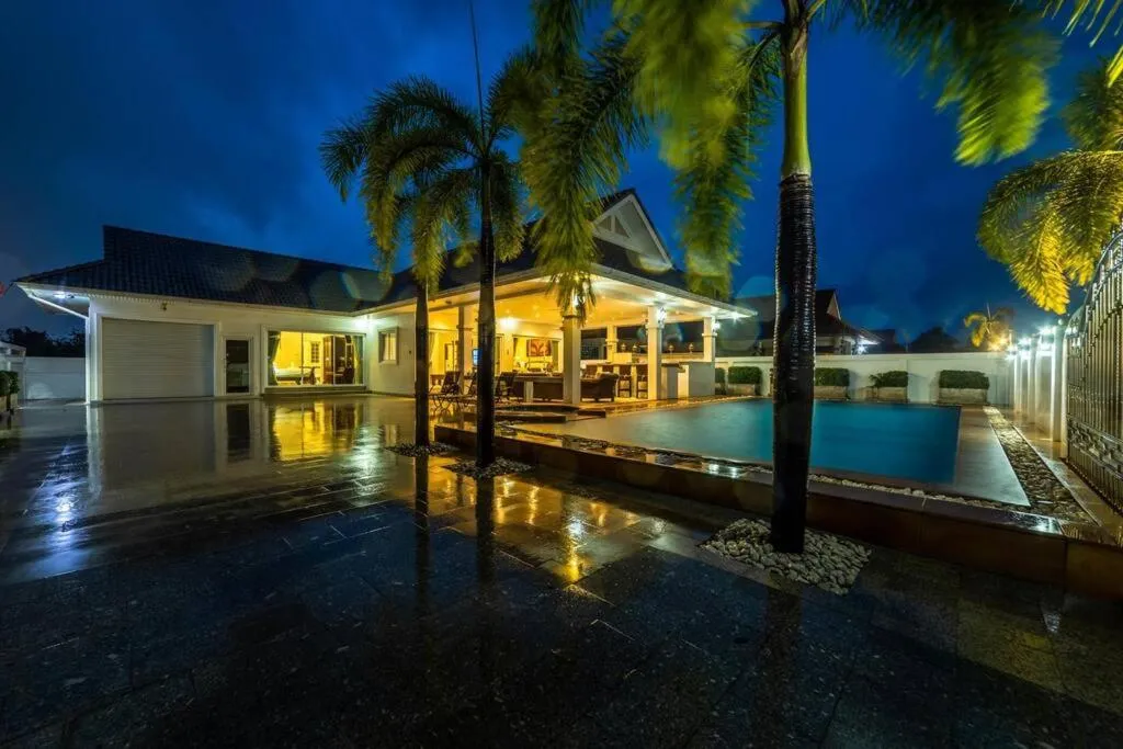 Private 3 Bedroom Pool Villa PP10