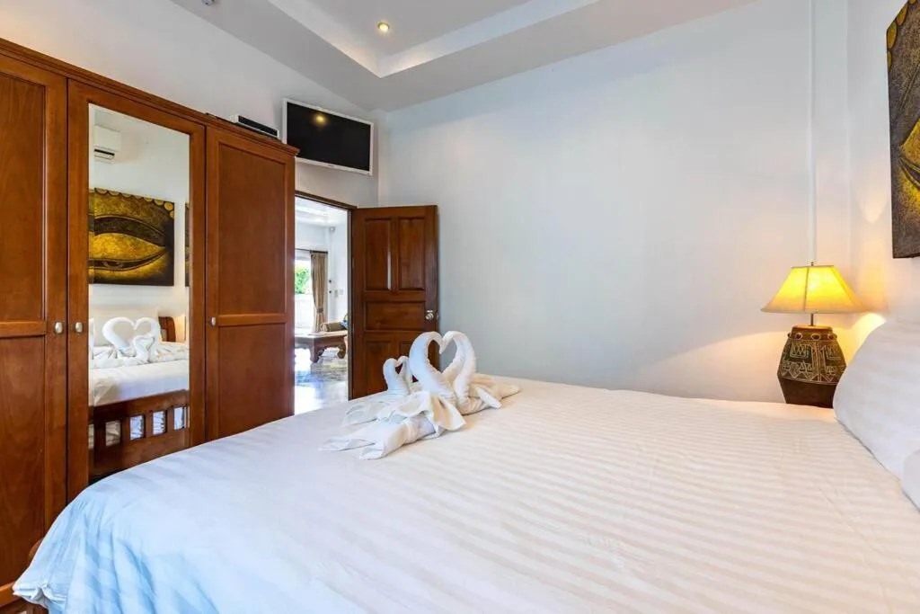 Bed in Private 3 Bedroom Pool Villa PP10