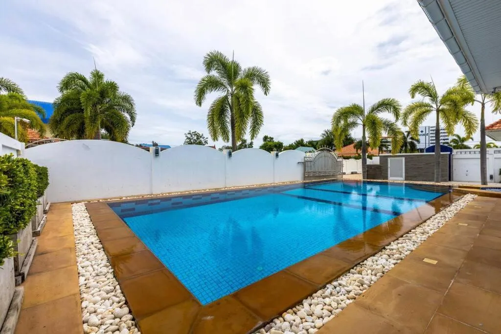 Private 3 Bedroom Pool Villa PP10