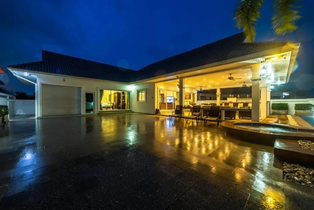 Private 3 Bedroom Pool Villa PP10