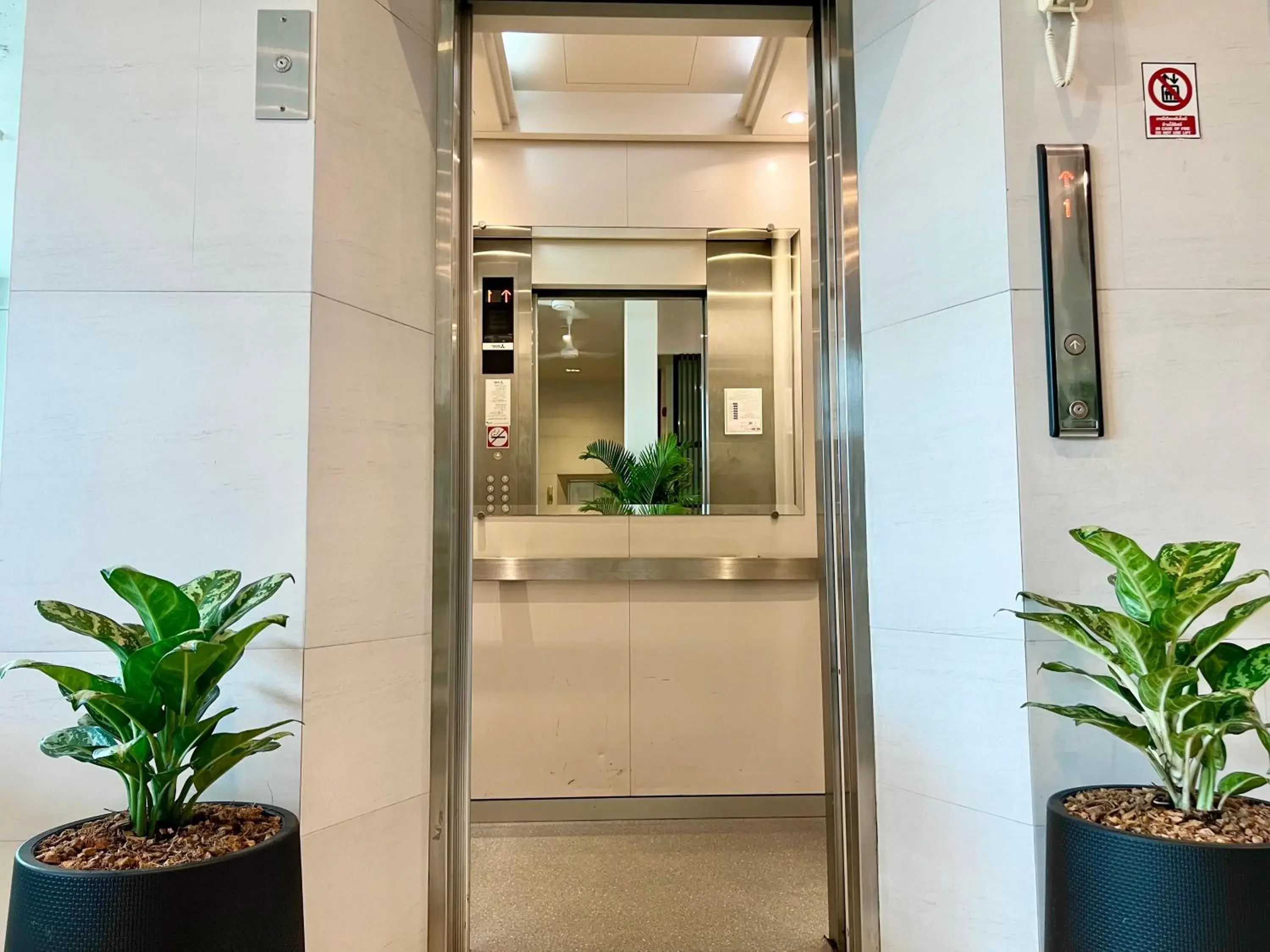 Lobby or reception in Centro One Patong Lobby or reception in Centro One Patong