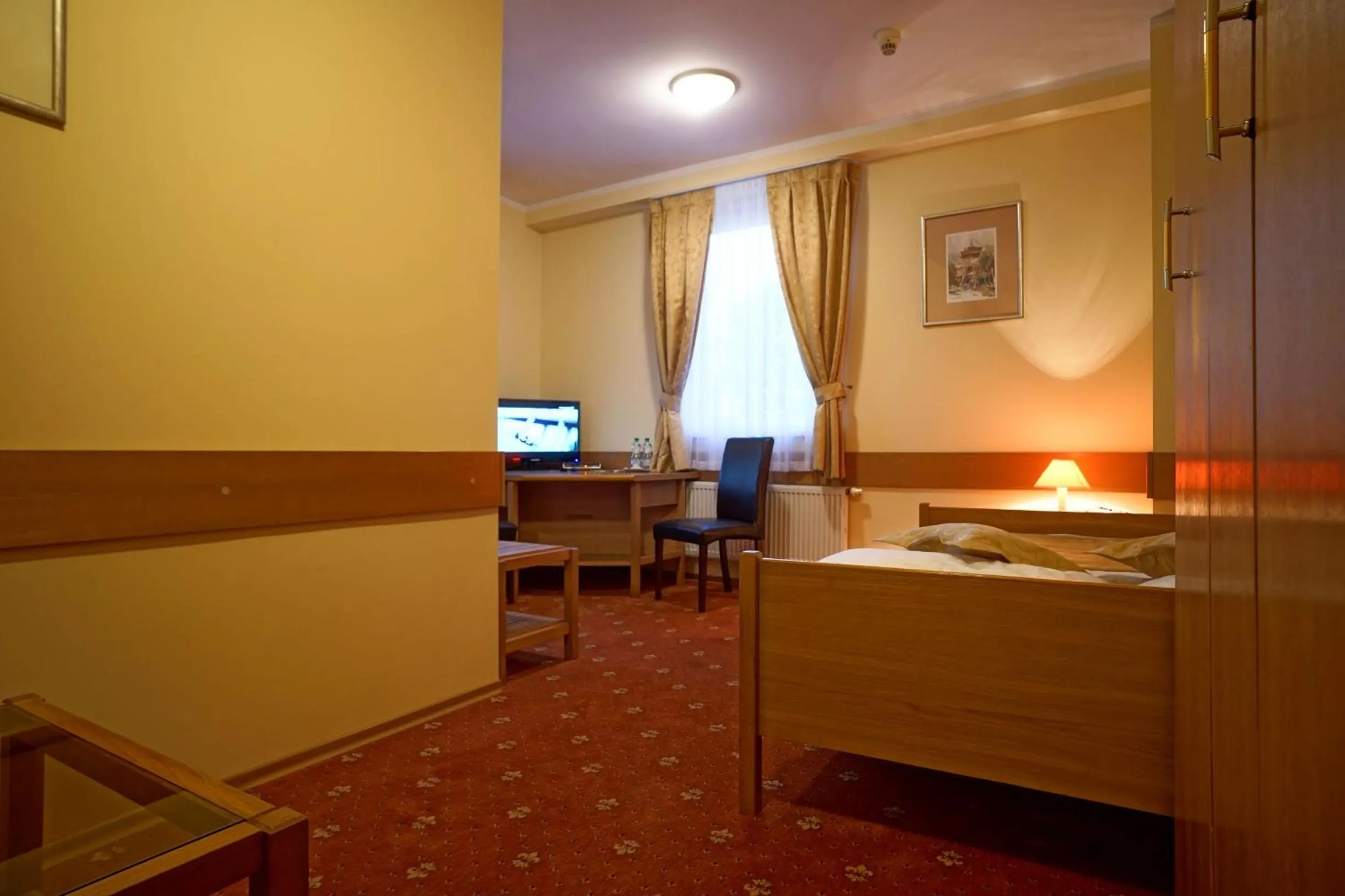 Bed in Noclegi w Lublińcu Lubex