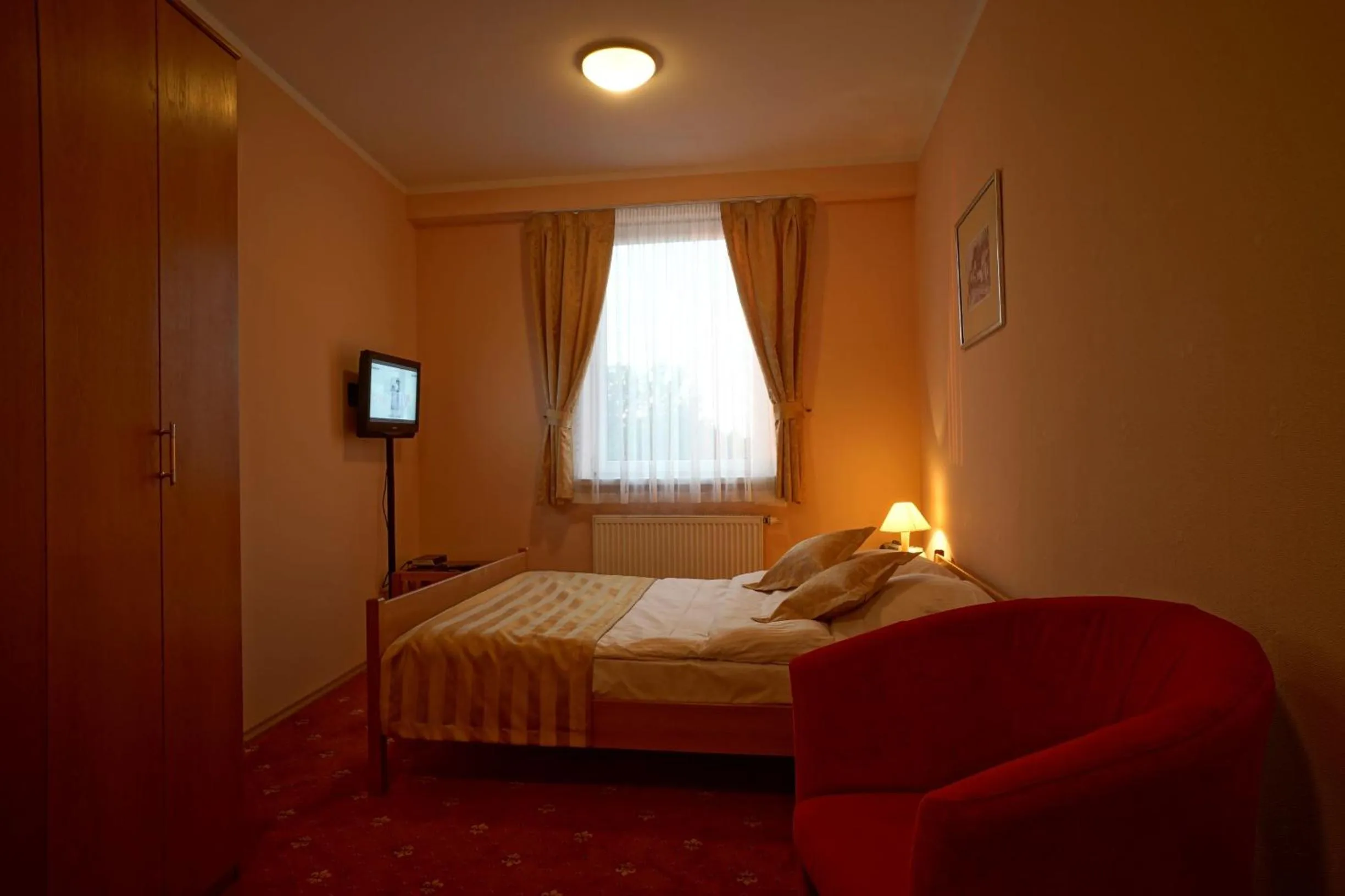 Bed in Noclegi w Lublińcu Lubex
