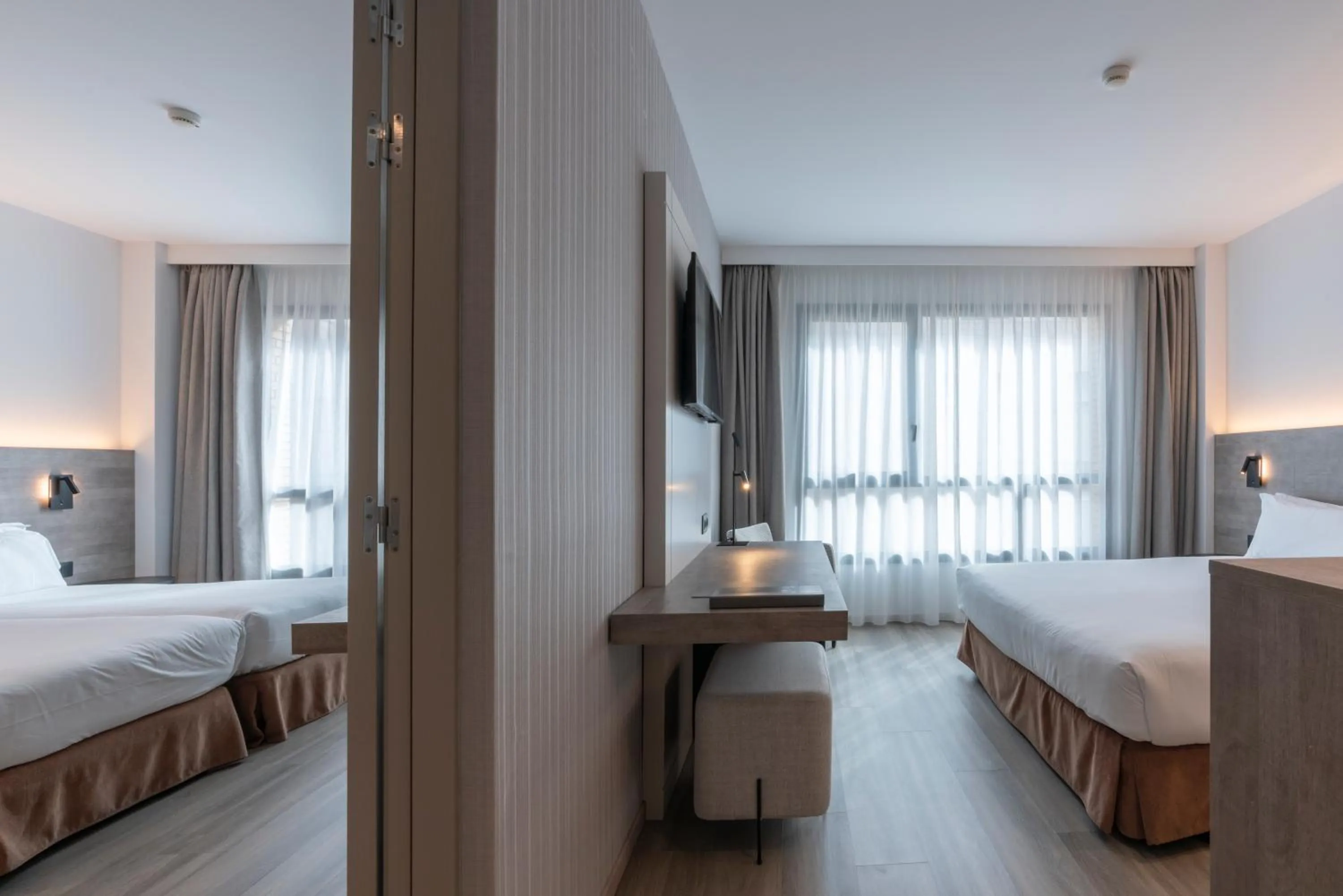 Photo of the whole room, Bed in Attica 21 Barcelona Mar