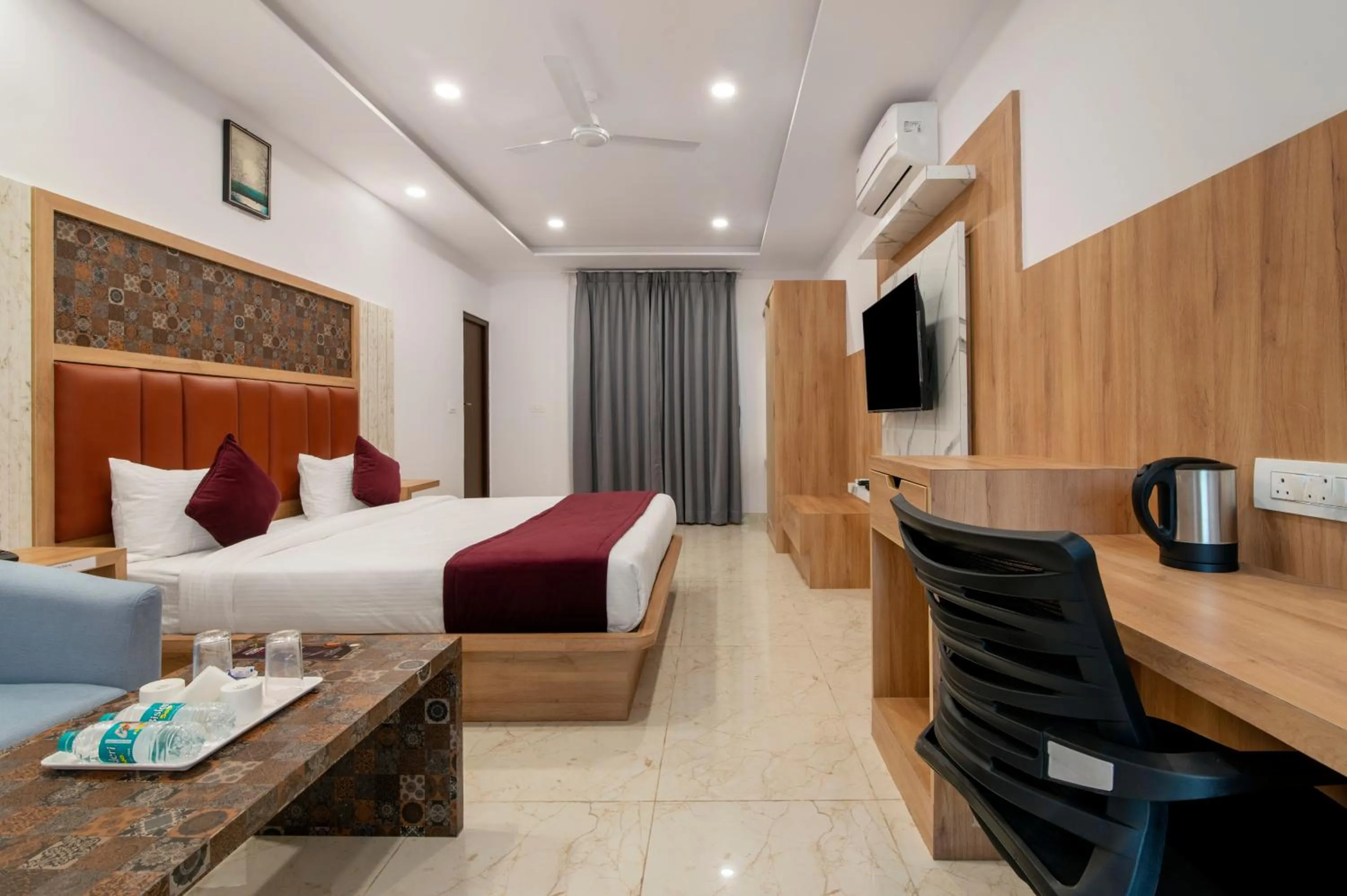 TV and multimedia, Bed in Gateway Inn