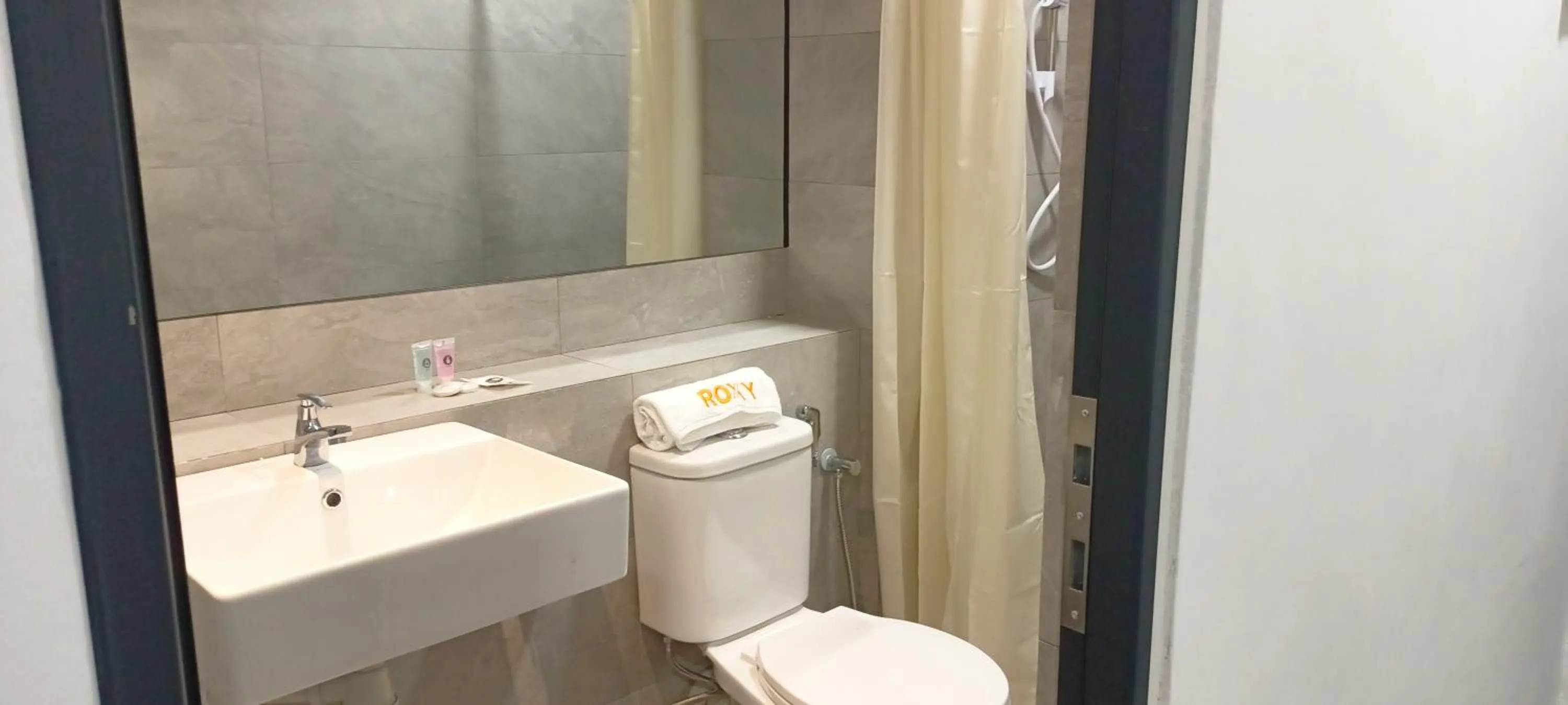 Bathroom in Roxy Hotel Sri Aman