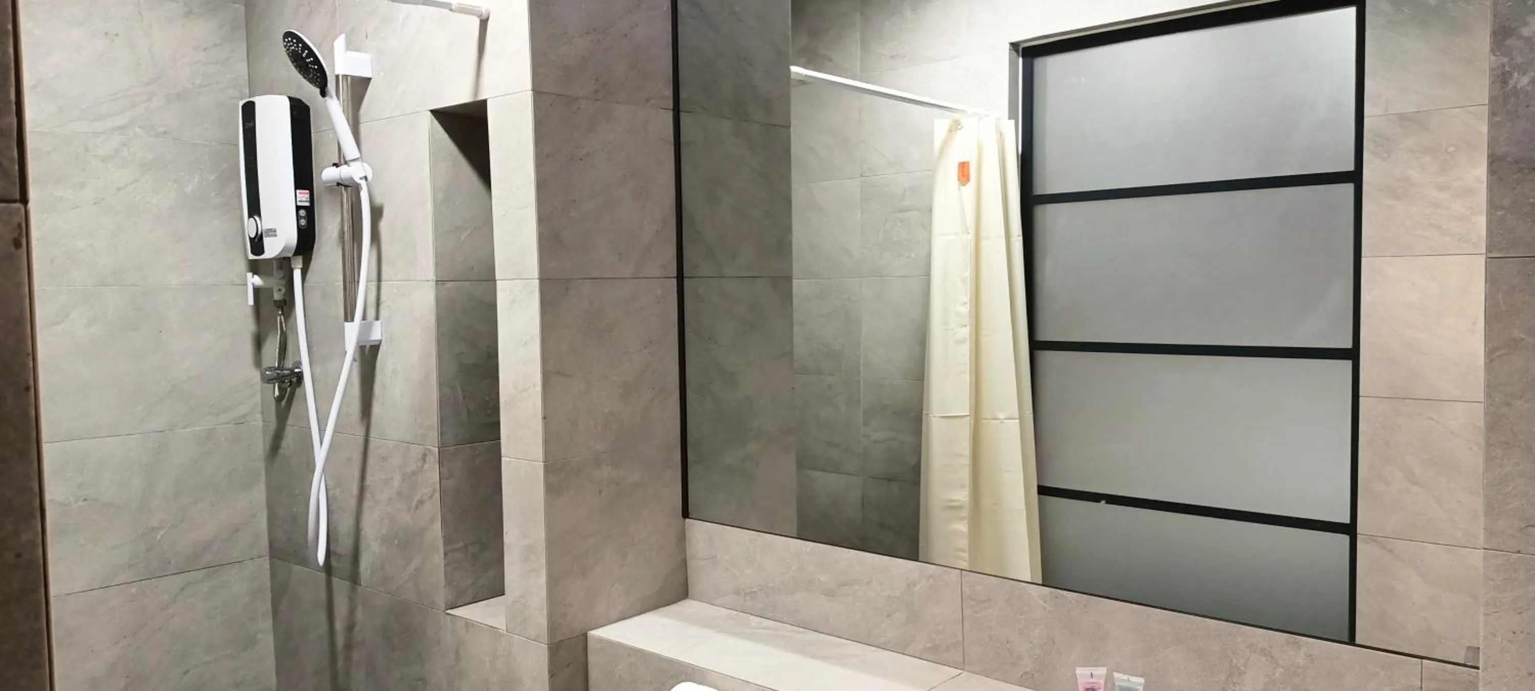 Bathroom in Roxy Hotel Sri Aman